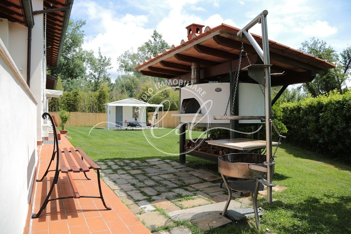 Immagine 32 di Casa indipendente in affitto  a Forte Dei Marmi