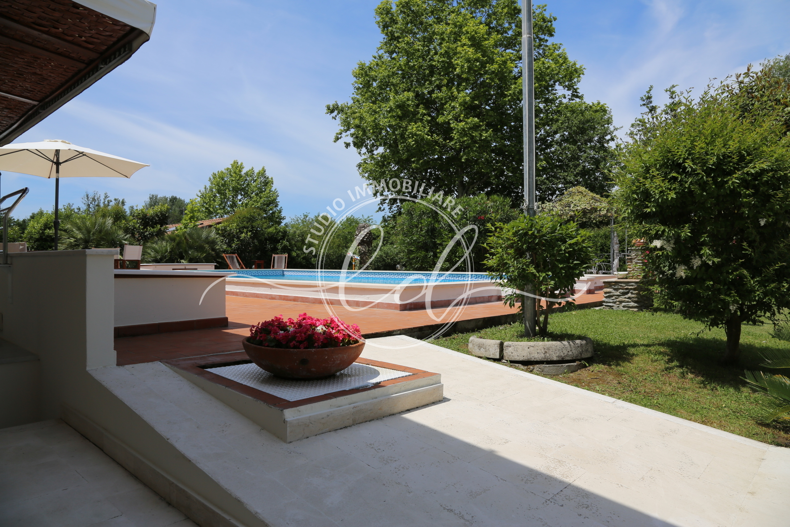 Immagine 44 di Casa indipendente in affitto  a Forte Dei Marmi