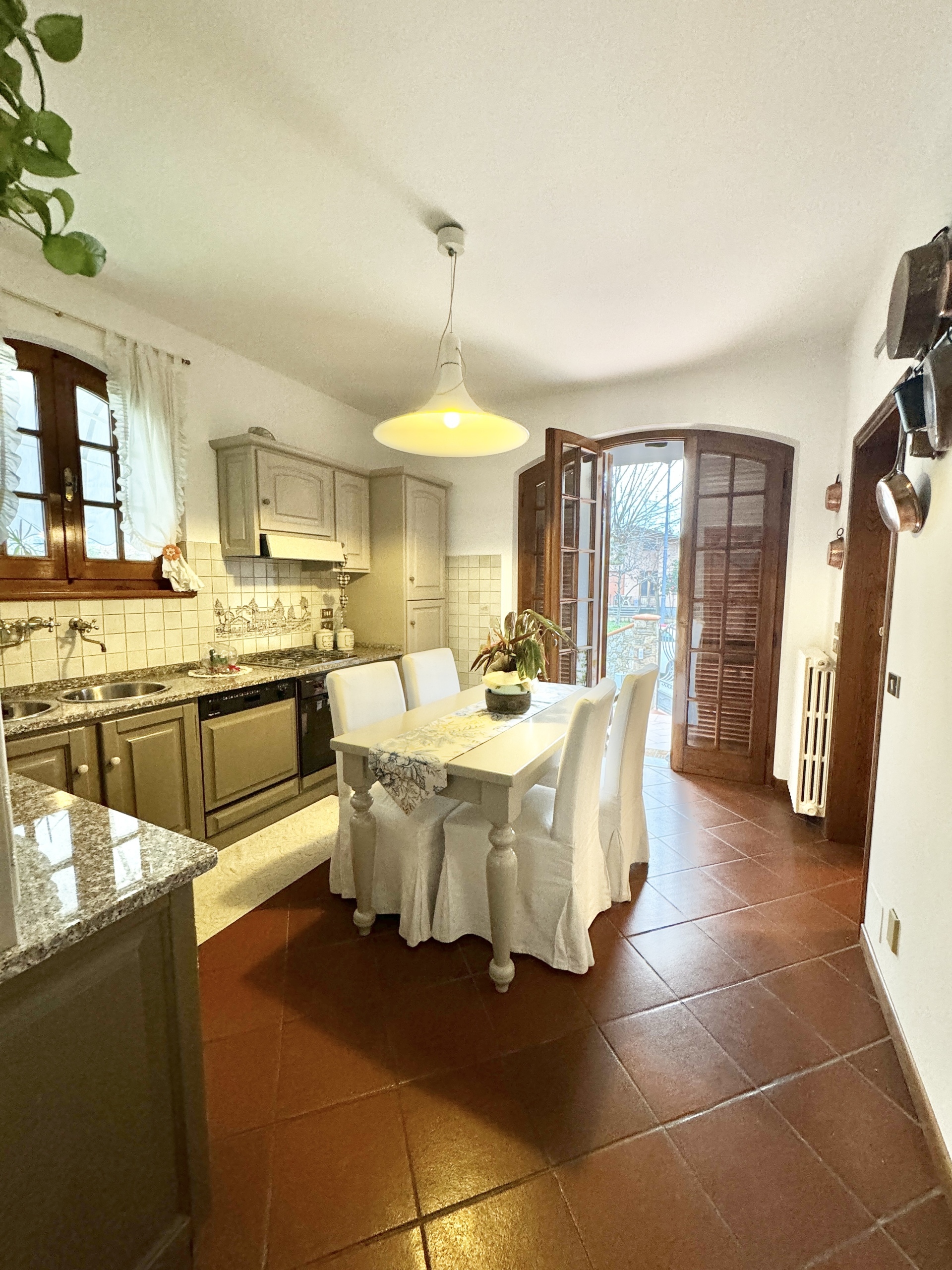 Immagine 5 di Villa in affitto  a Pietrasanta