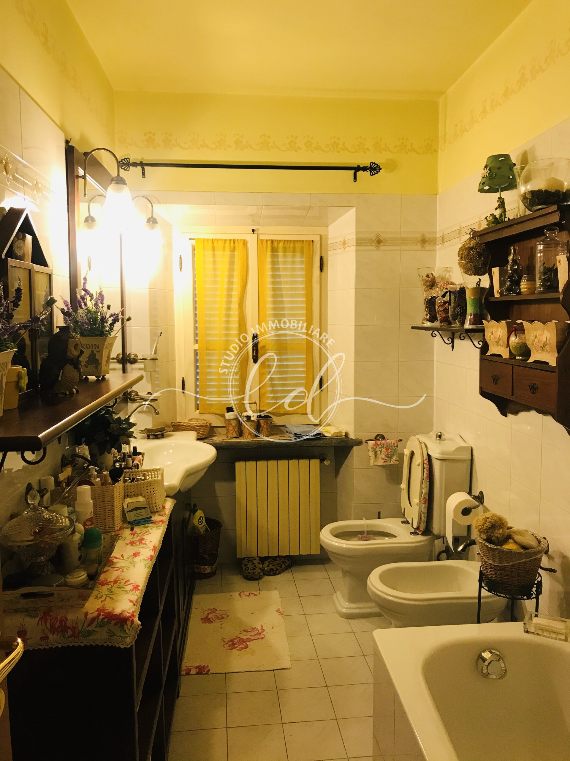 Immagine 21 di Porzione di casa in vendita  a Pietrasanta