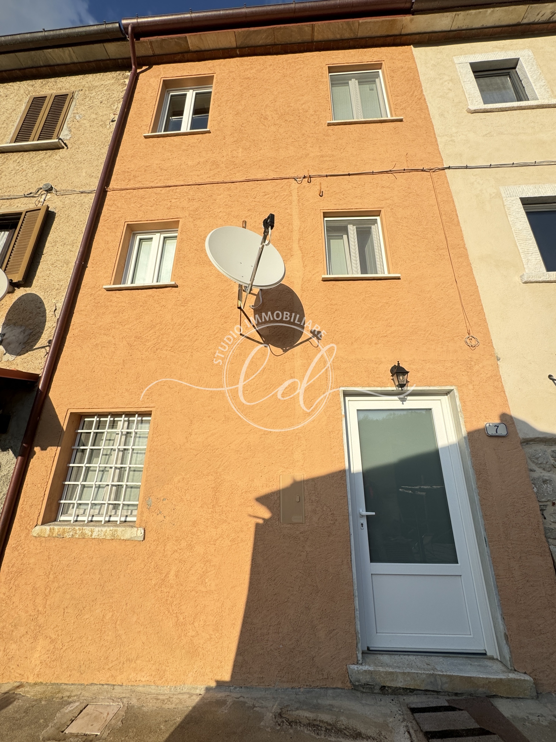 Immagine 7 di Porzione di casa in vendita  a Pietrasanta