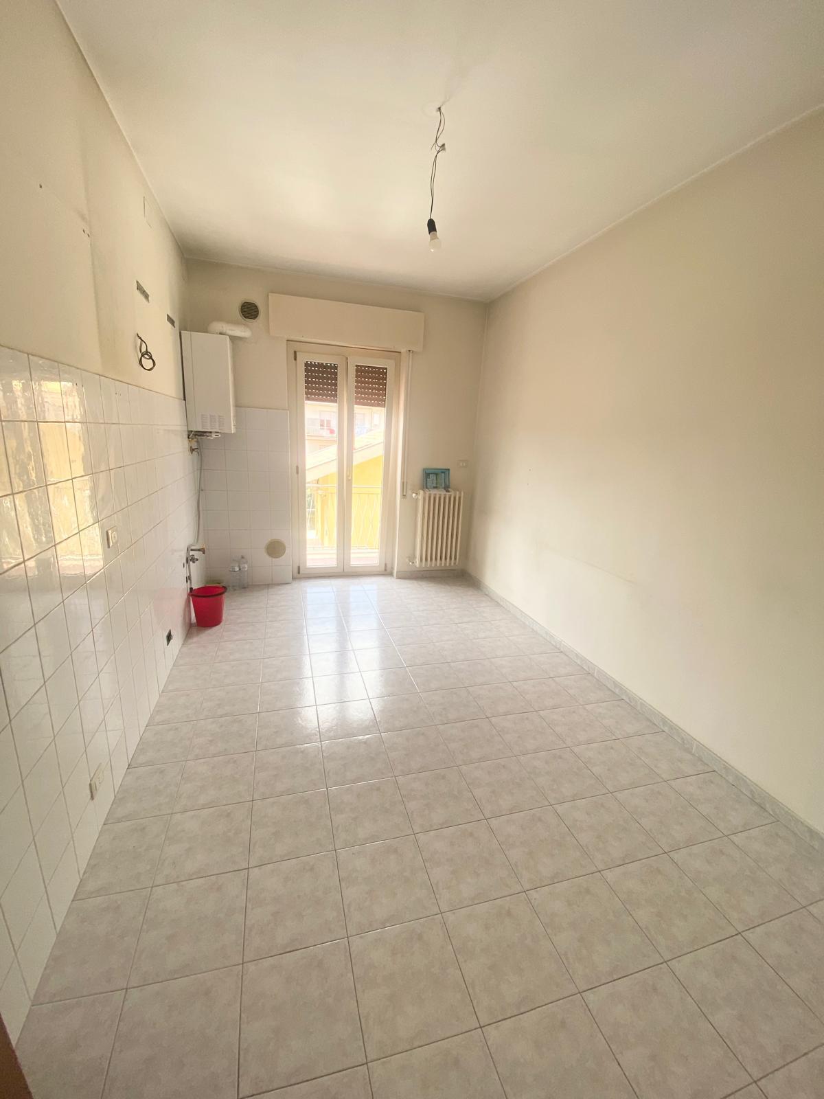 Immagine 7 di Quadrilocale in vendita  in Viale Gabriele D'Annunzio 6 a Montesilvano