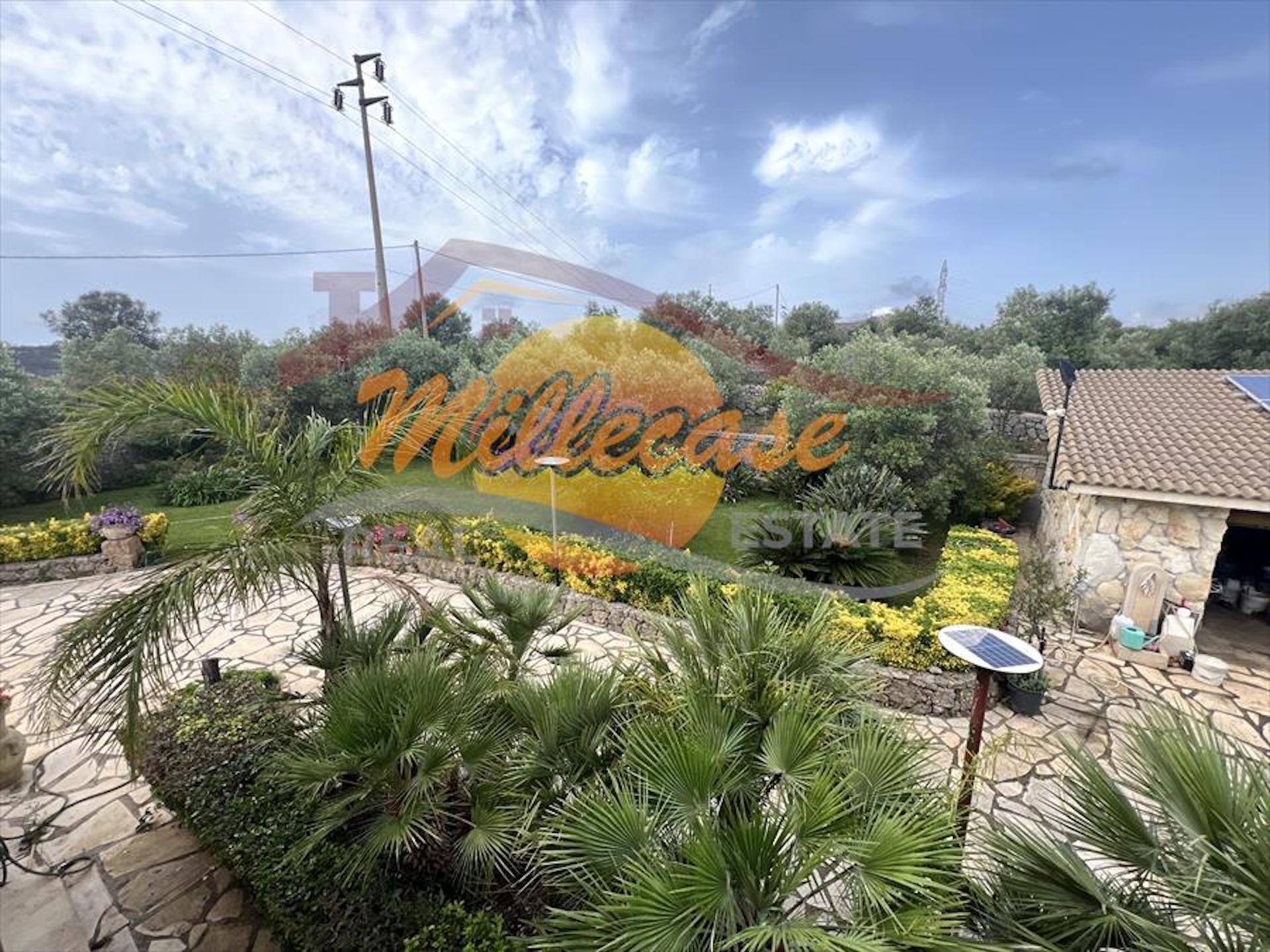 Immagine 7 di Villa in vendita  in Contrada Tenutazza a Siracusa