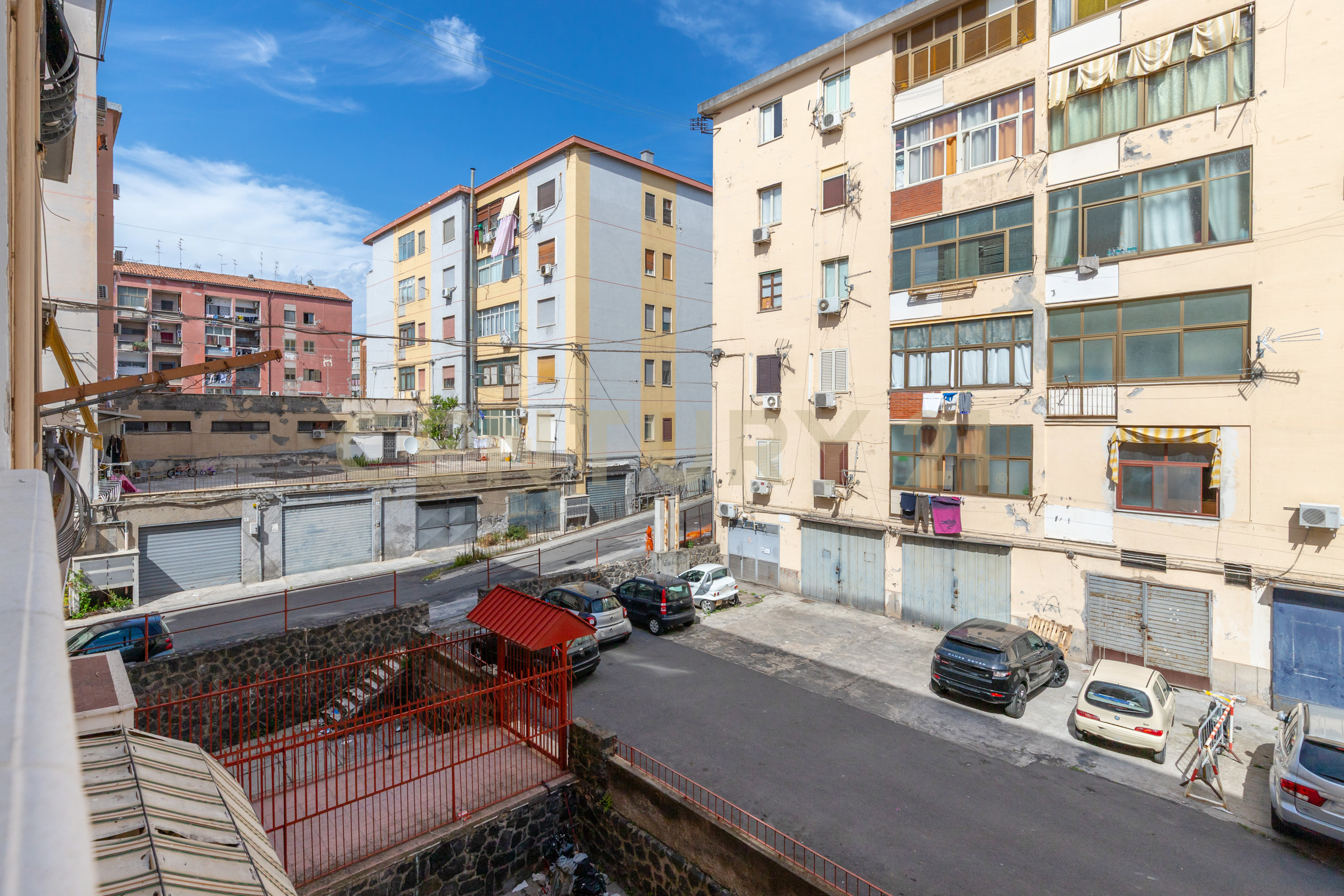 Immagine 31 di Quadrilocale in vendita  in Via dell'Adamello 17 a Catania