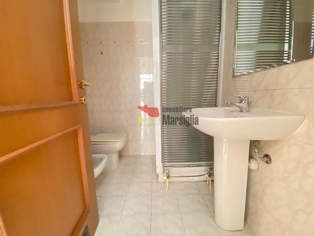 Immagine 20 di Quadrilocale in vendita  in Strada Solaro 88 a San Remo