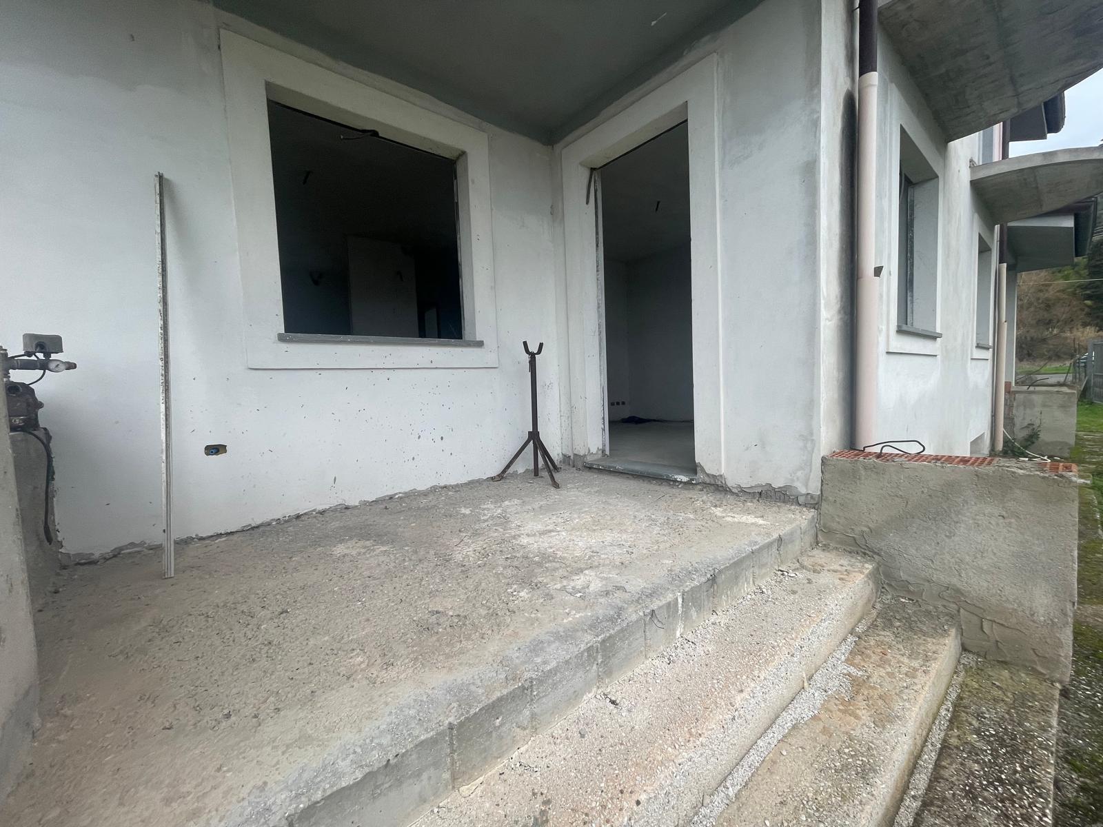 Immagine 3 di Porzione di casa in vendita  a Camaiore