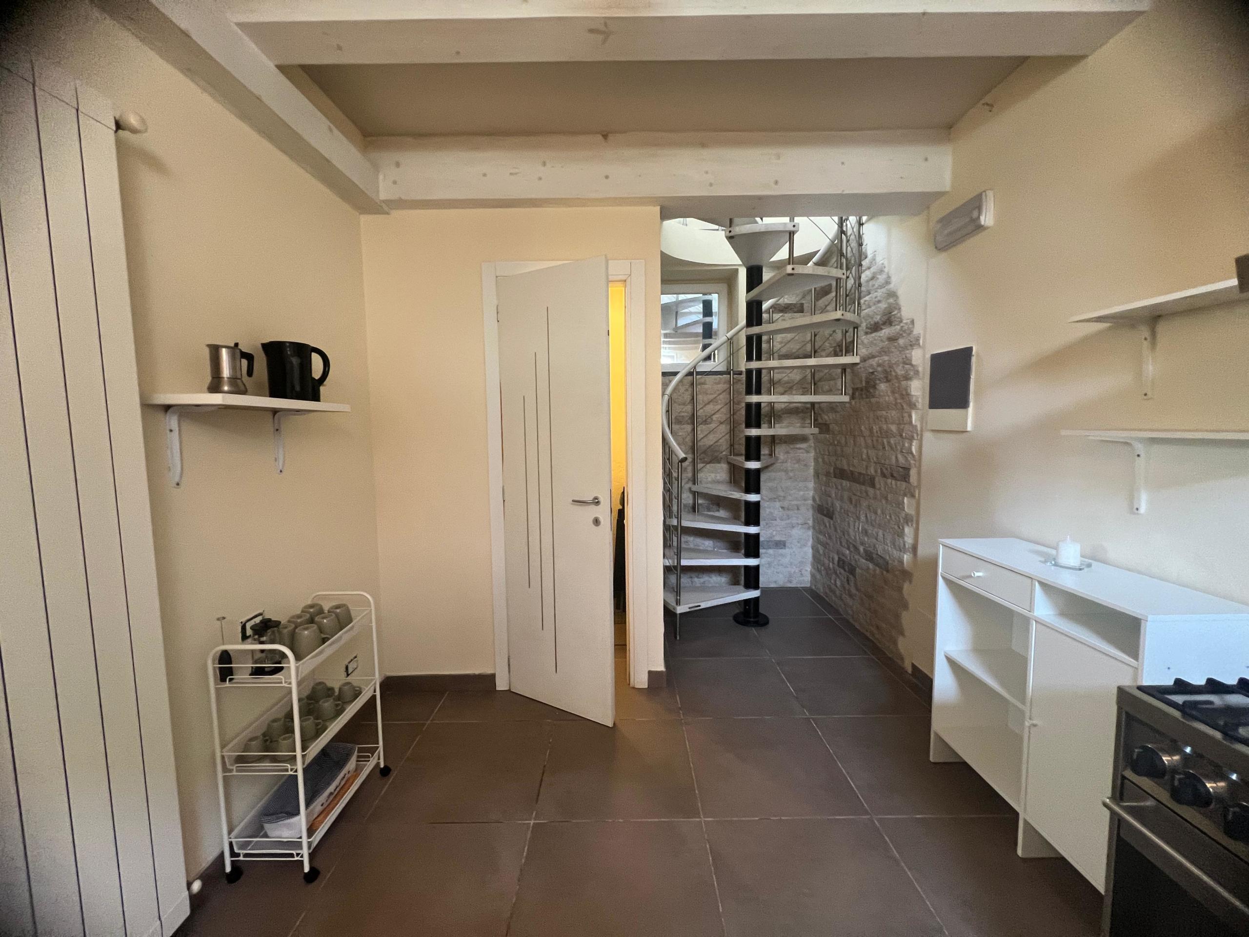 Immagine 10 di Porzione di casa in affitto  a Seravezza