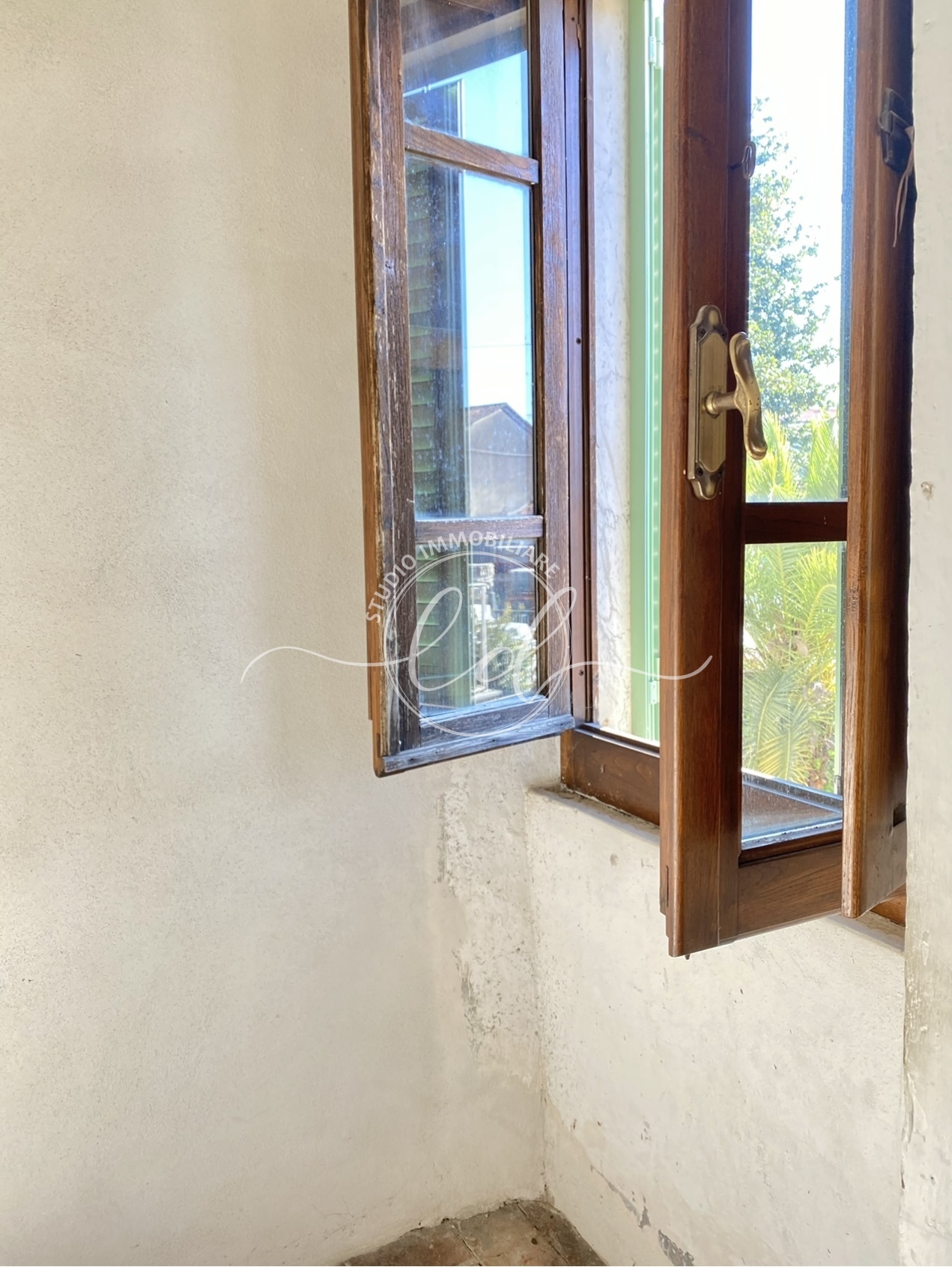 Immagine 2 di Bilocale in vendita  a Seravezza