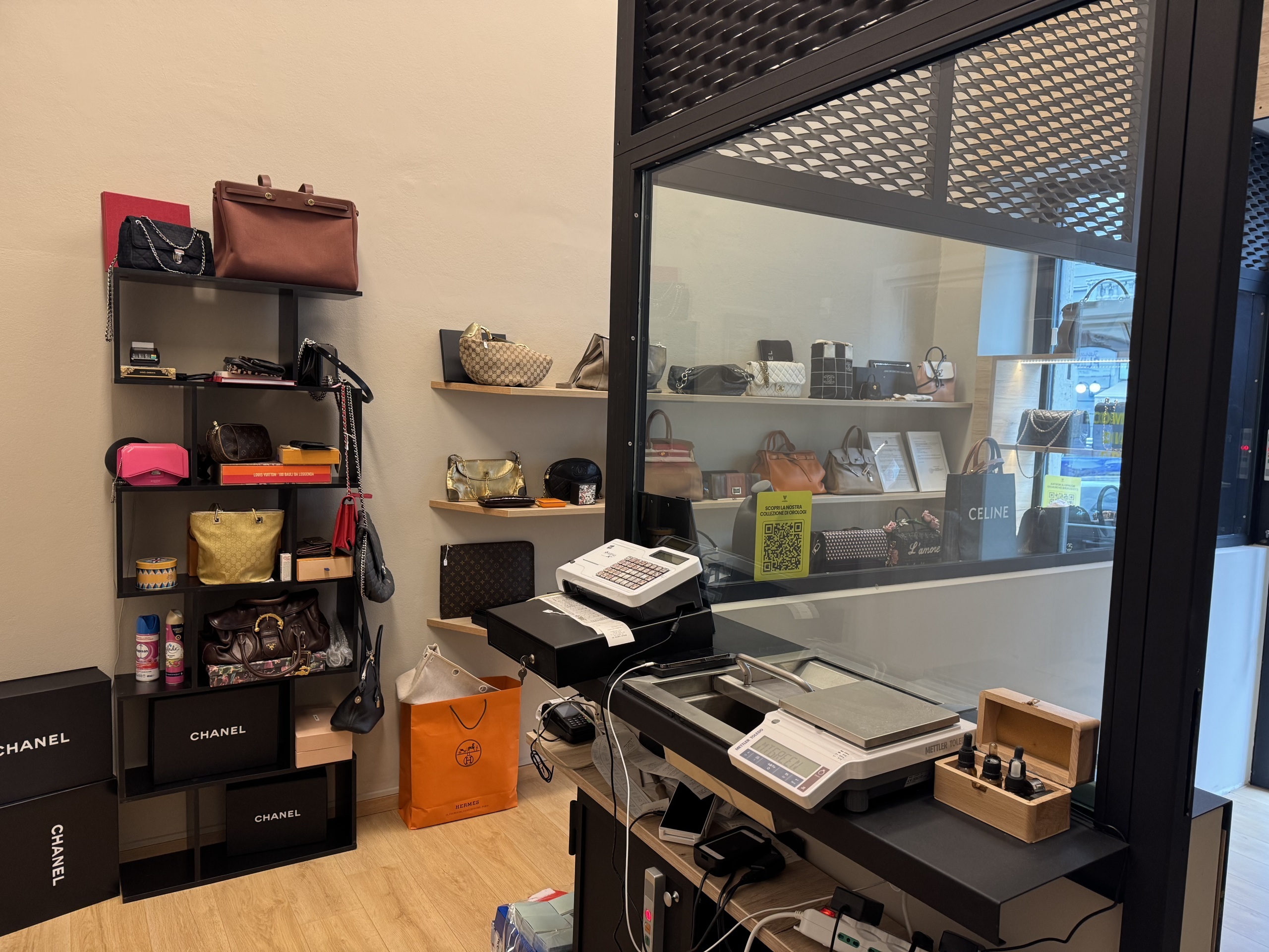 Immagine 6 di Attività commerciale in vendita  in via Plinio 12 a Milano