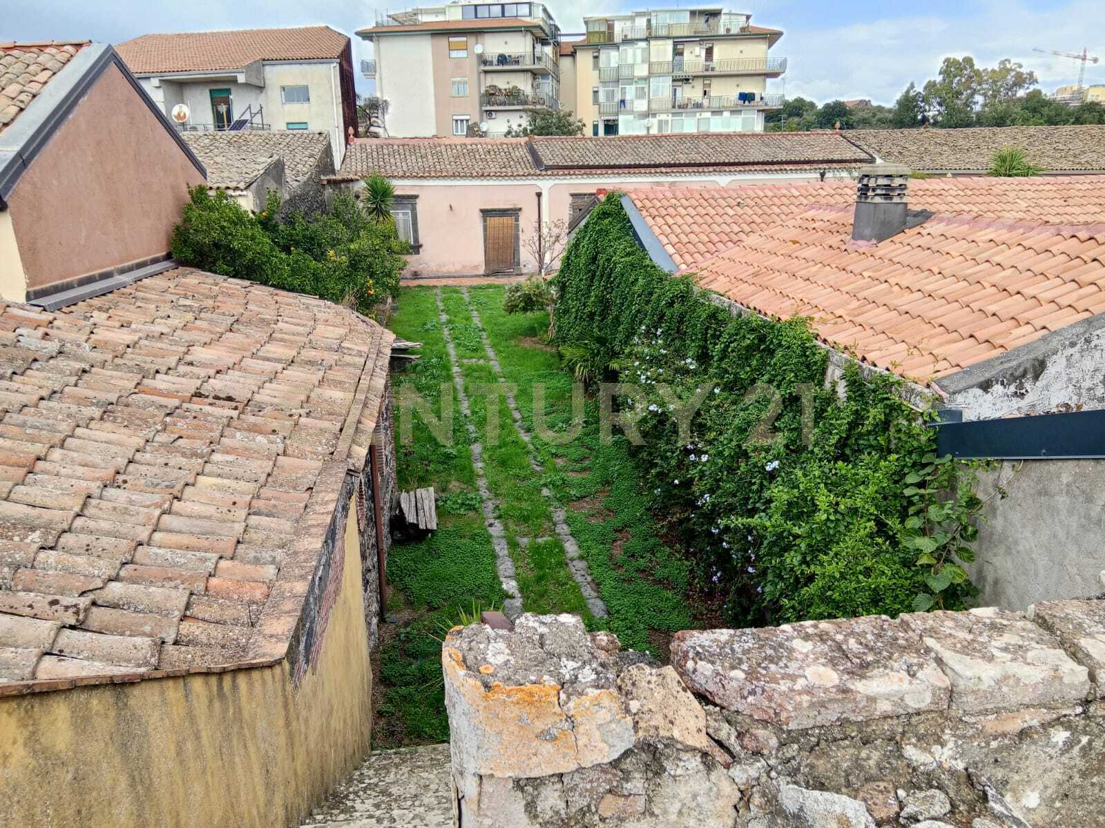 Immagine 74 di Villa in vendita  in Via Calvario 43 a Mascalucia