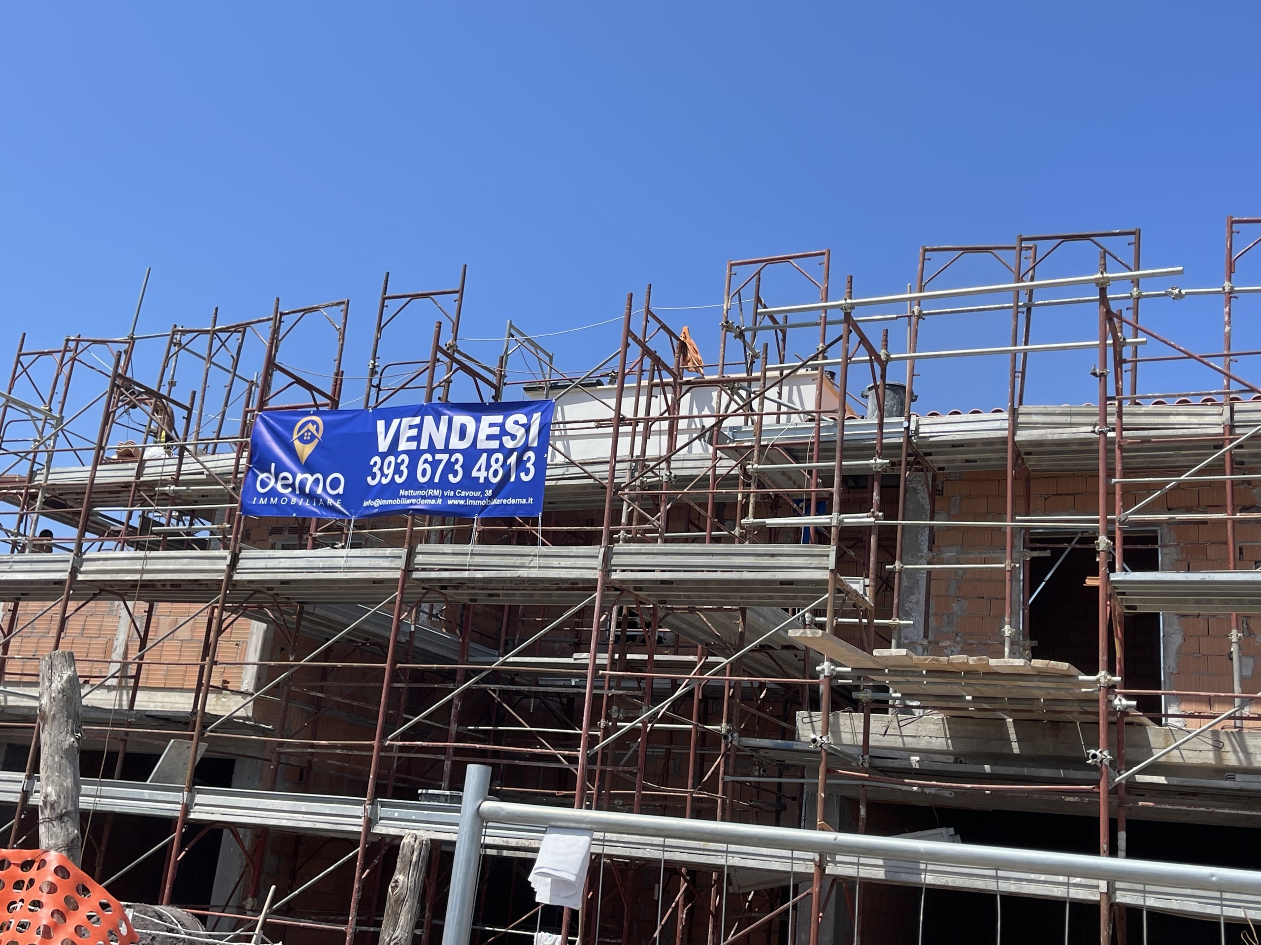 Immagine 6 di Casa bifamiliare in vendita  in Via Luigi Settembrini a Anzio