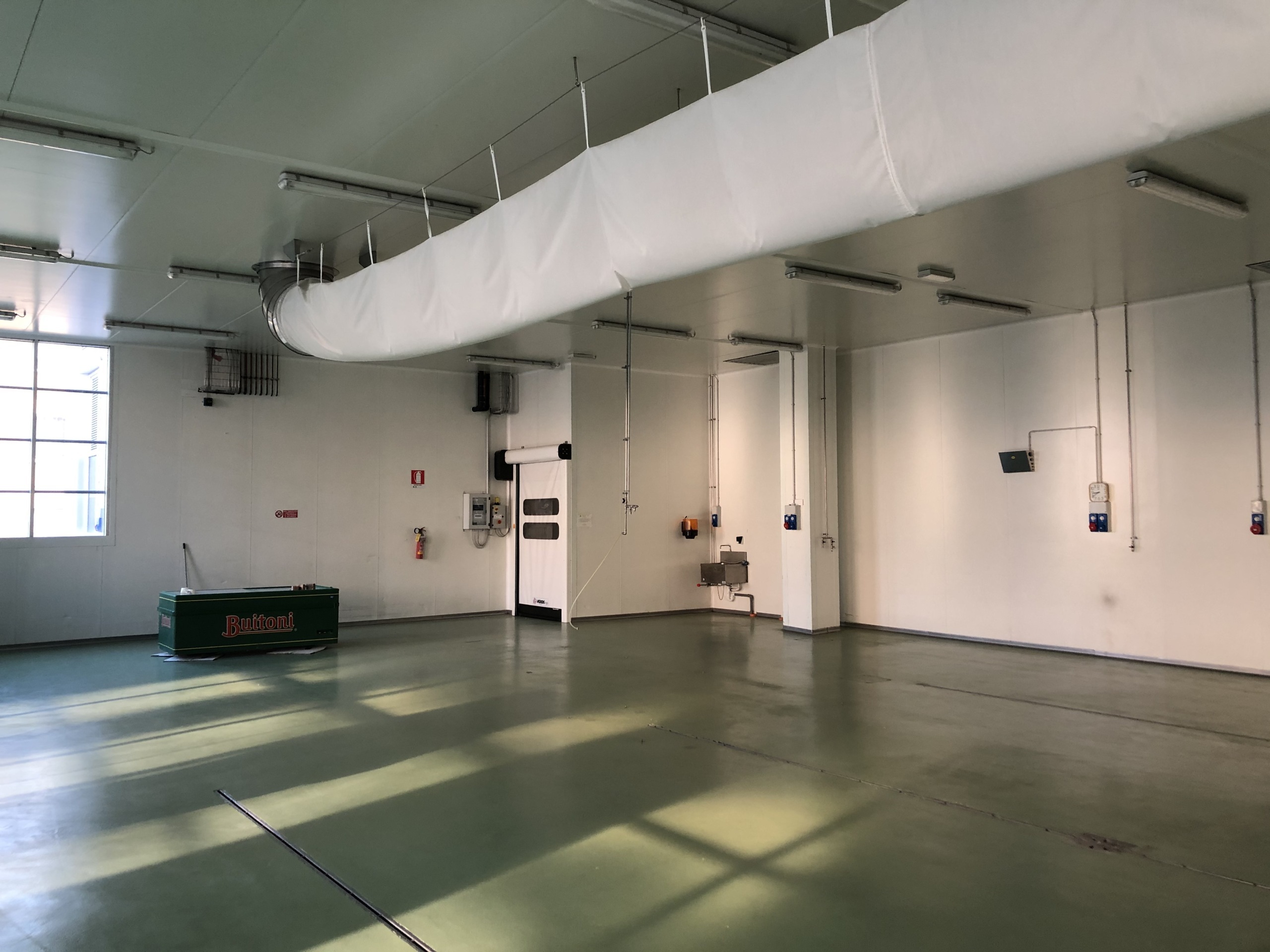 Immagine 2 di Attività artigianale in vendita  a Parma