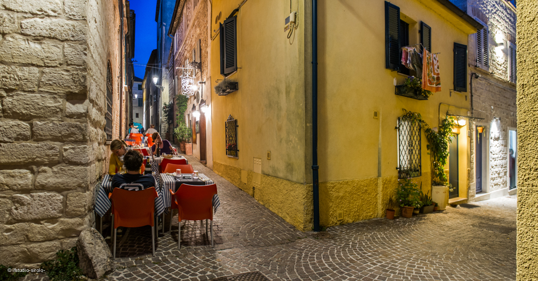 Immagine 17 di Bar / Ristorante in vendita  in Via Enrico Cialdini a Sirolo