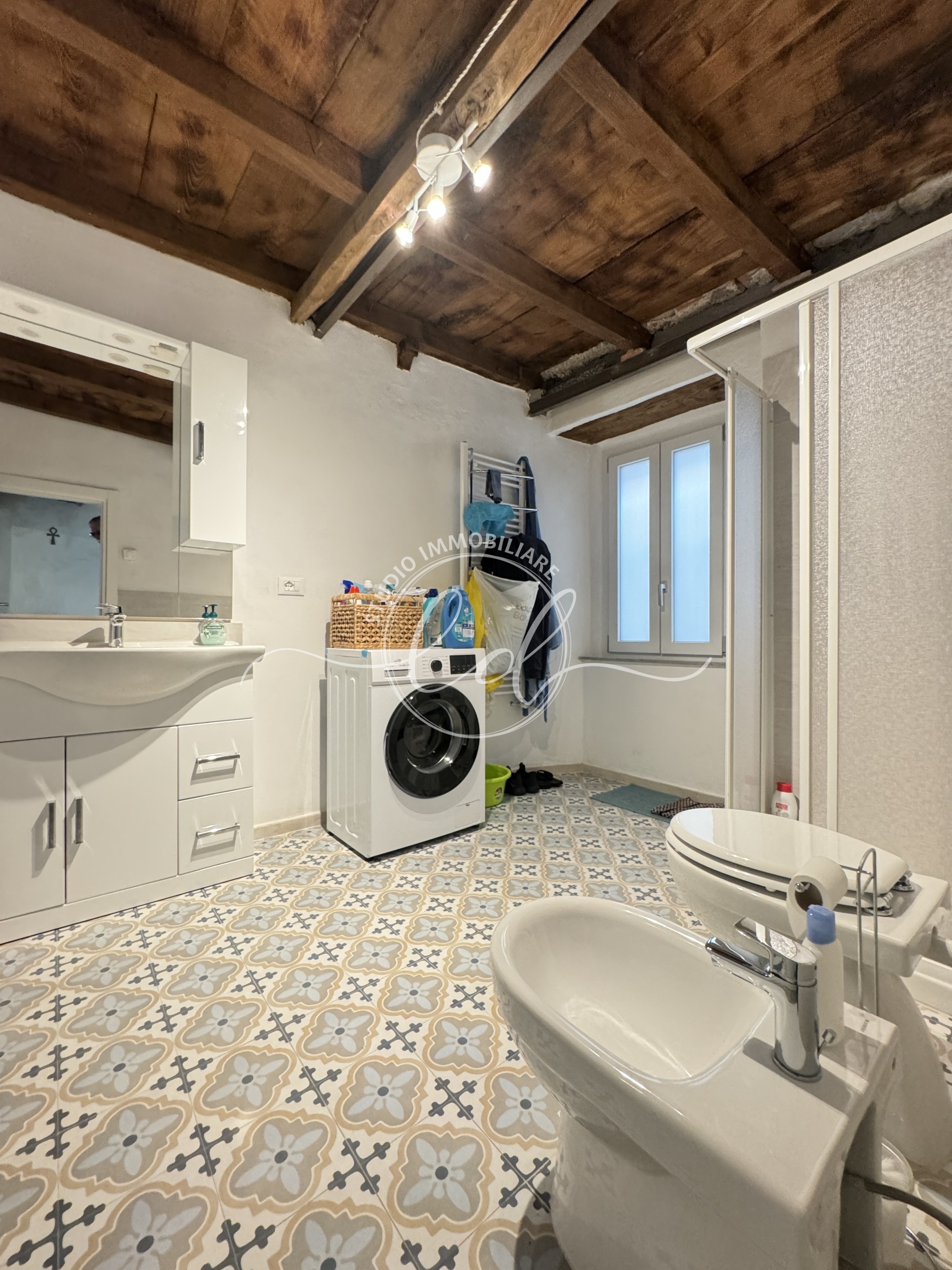 Immagine 21 di Porzione di casa in vendita  a Pietrasanta