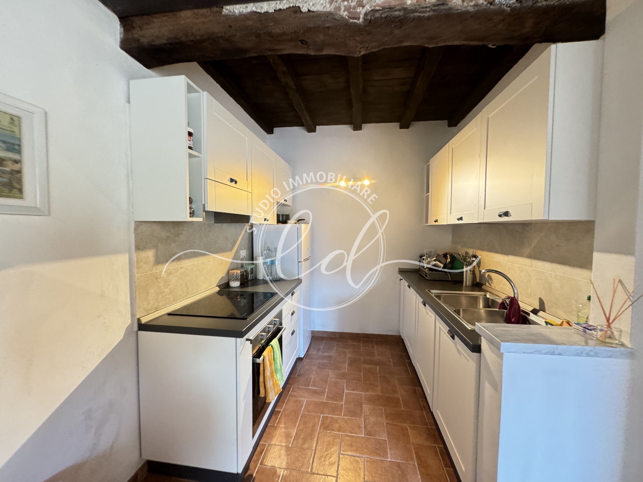 Immagine 12 di Porzione di casa in vendita  a Pietrasanta