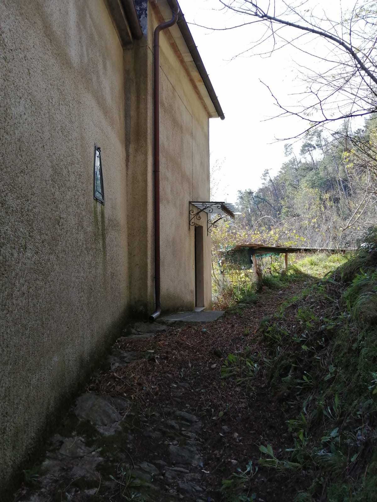 Immagine 19 di Porzione di casa in vendita  a Seravezza