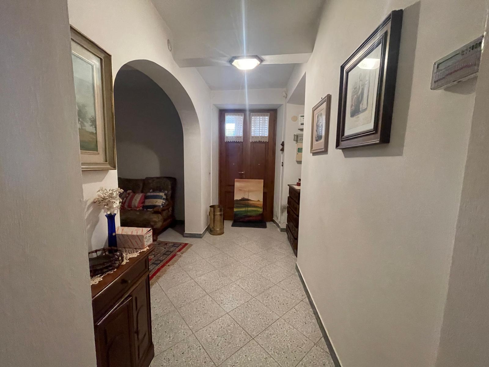 Immagine 39 di Porzione di casa in vendita  a Pietrasanta