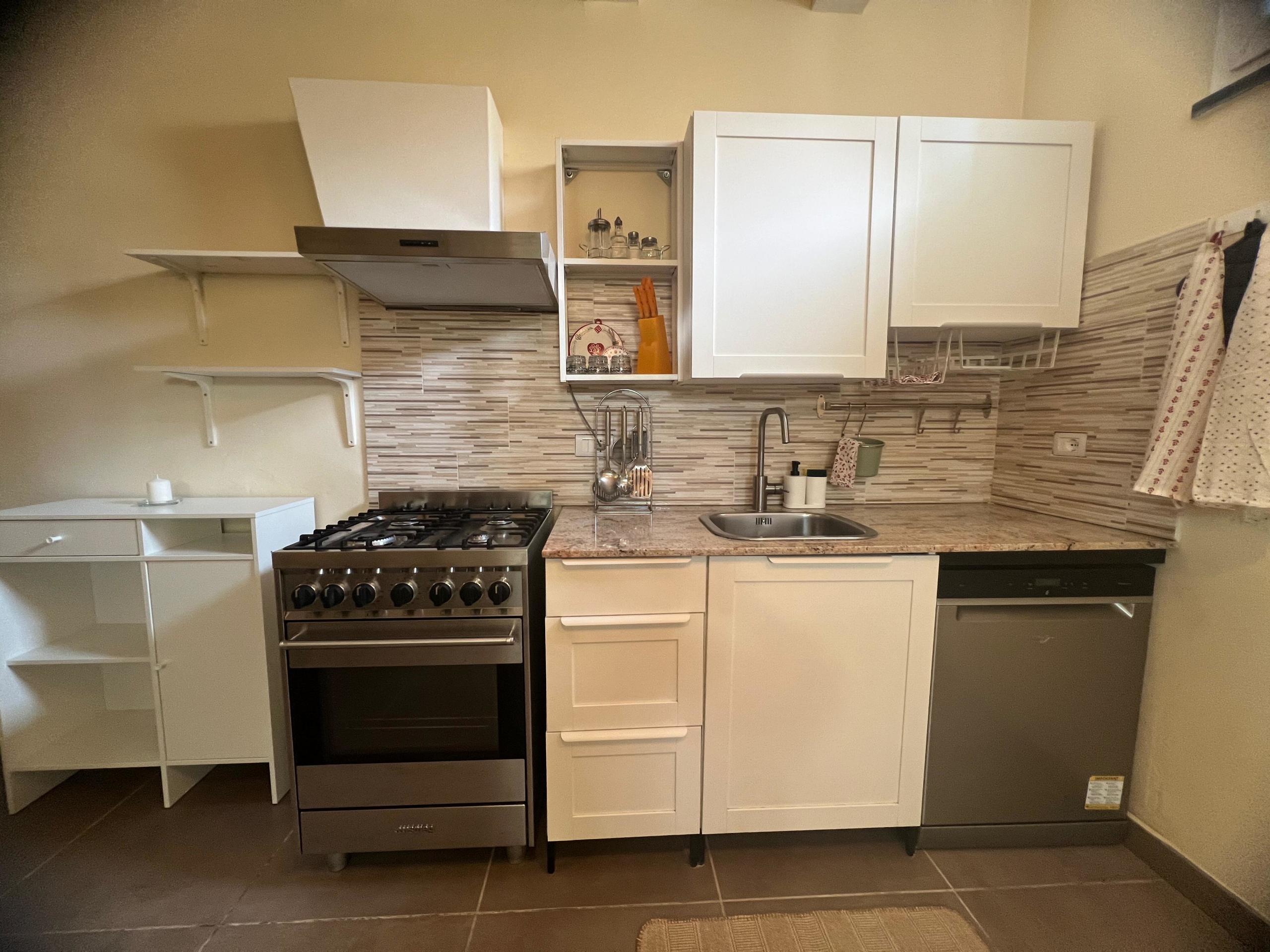 Immagine 7 di Porzione di casa in affitto  a Seravezza