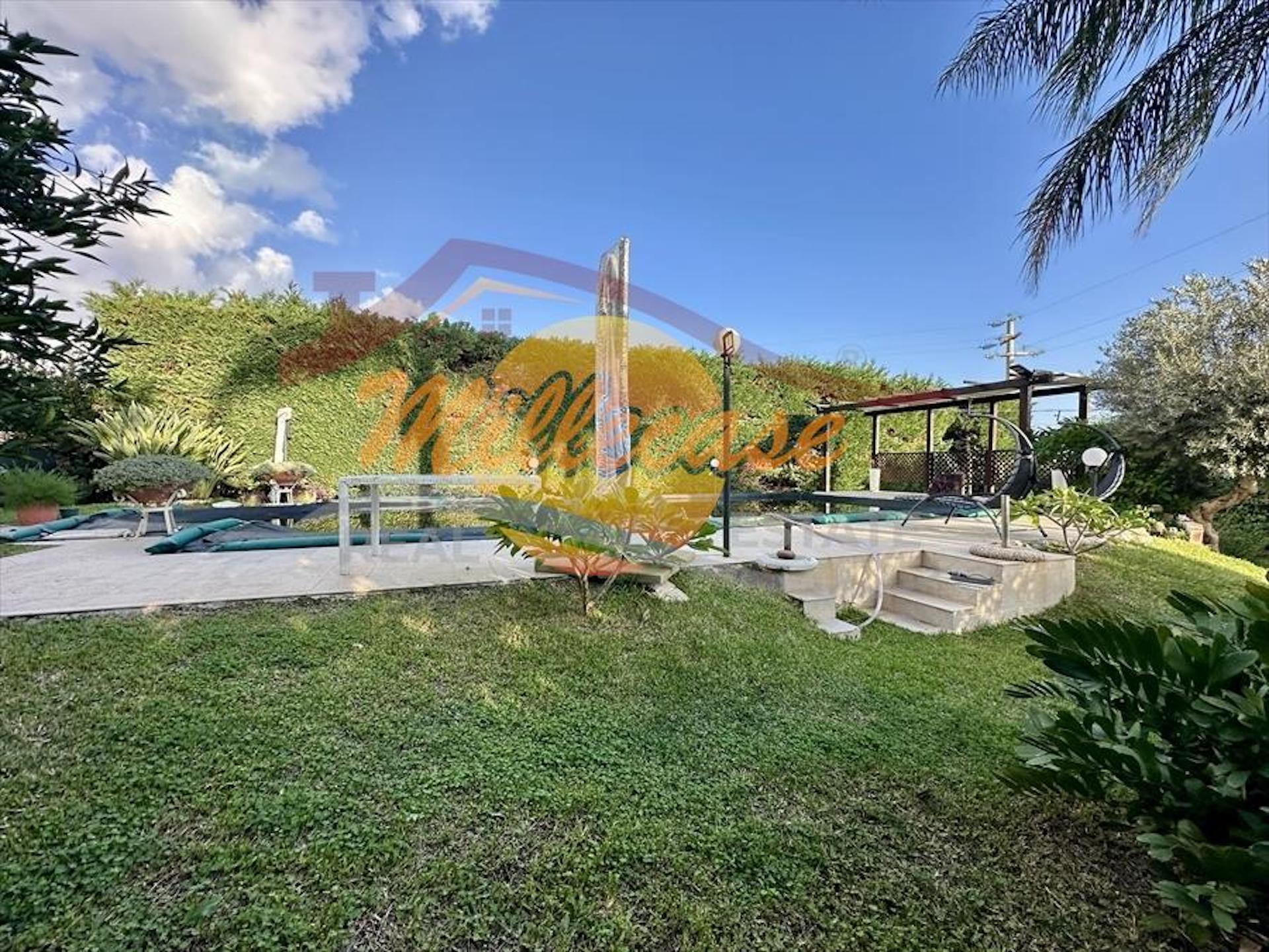 Immagine 11 di Casa bifamiliare in vendita  in Traversa Sinerchia a Siracusa