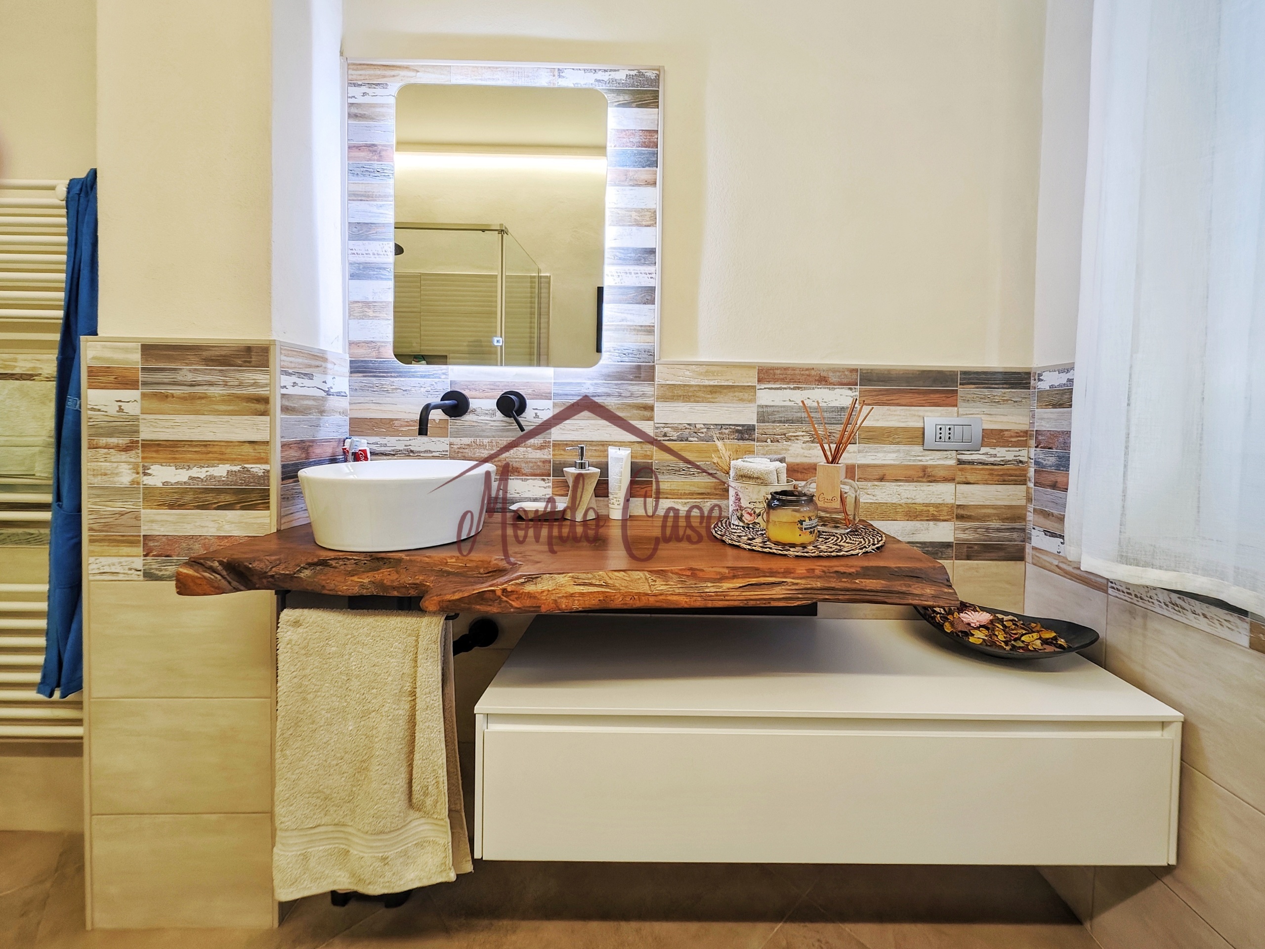 Immagine 60 di Attico in vendita  in Via Bertoloni 2 a Sarzana