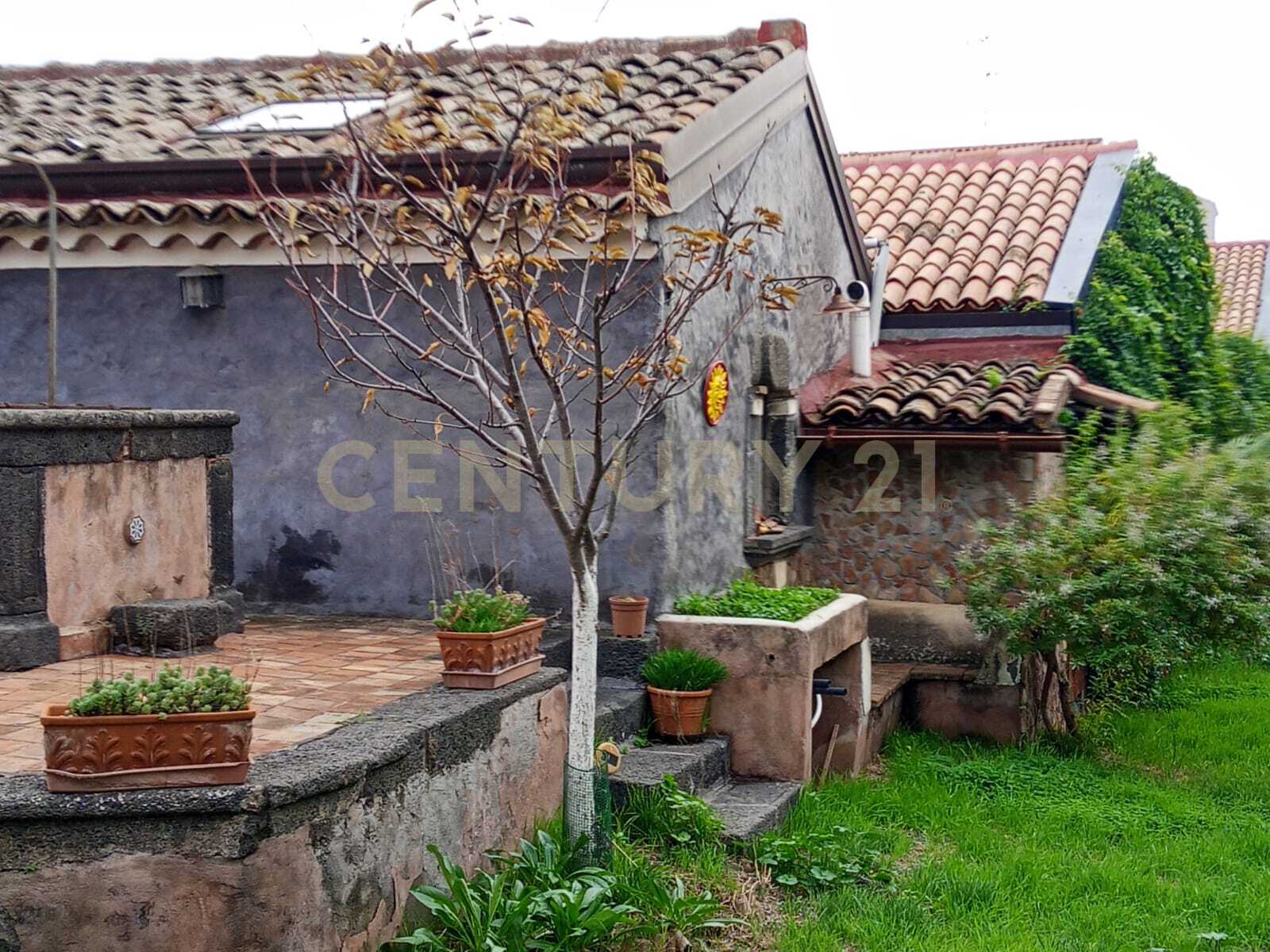 Immagine 87 di Villa in vendita  in Via Calvario 43 a Mascalucia