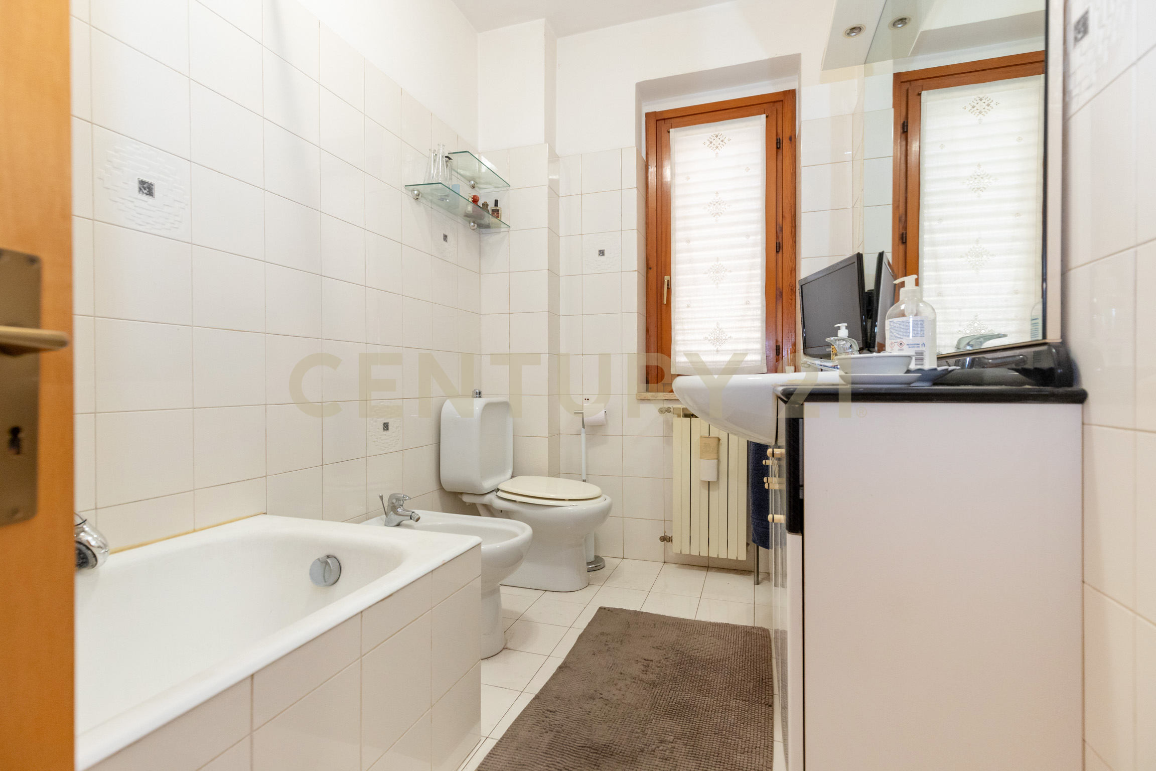 Immagine 40 di Appartamento in vendita  in Via Giovanni Guglielmino 74 a Tremestieri Etneo