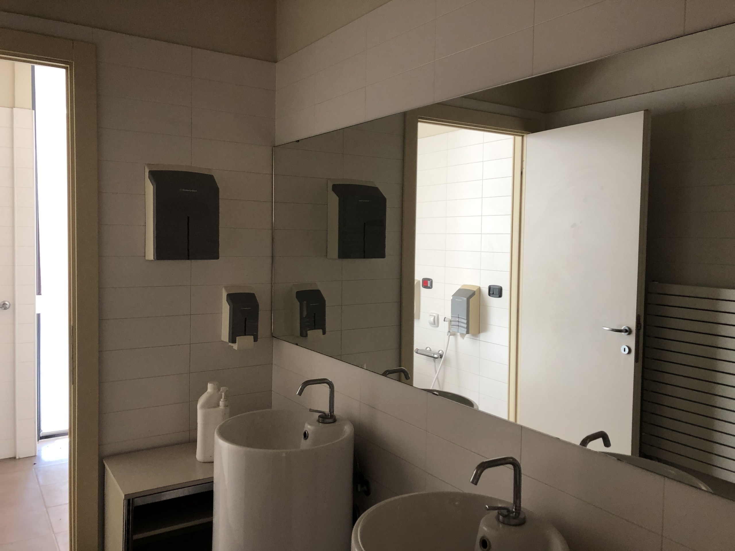 Immagine 10 di Ufficio in vendita  a Parma