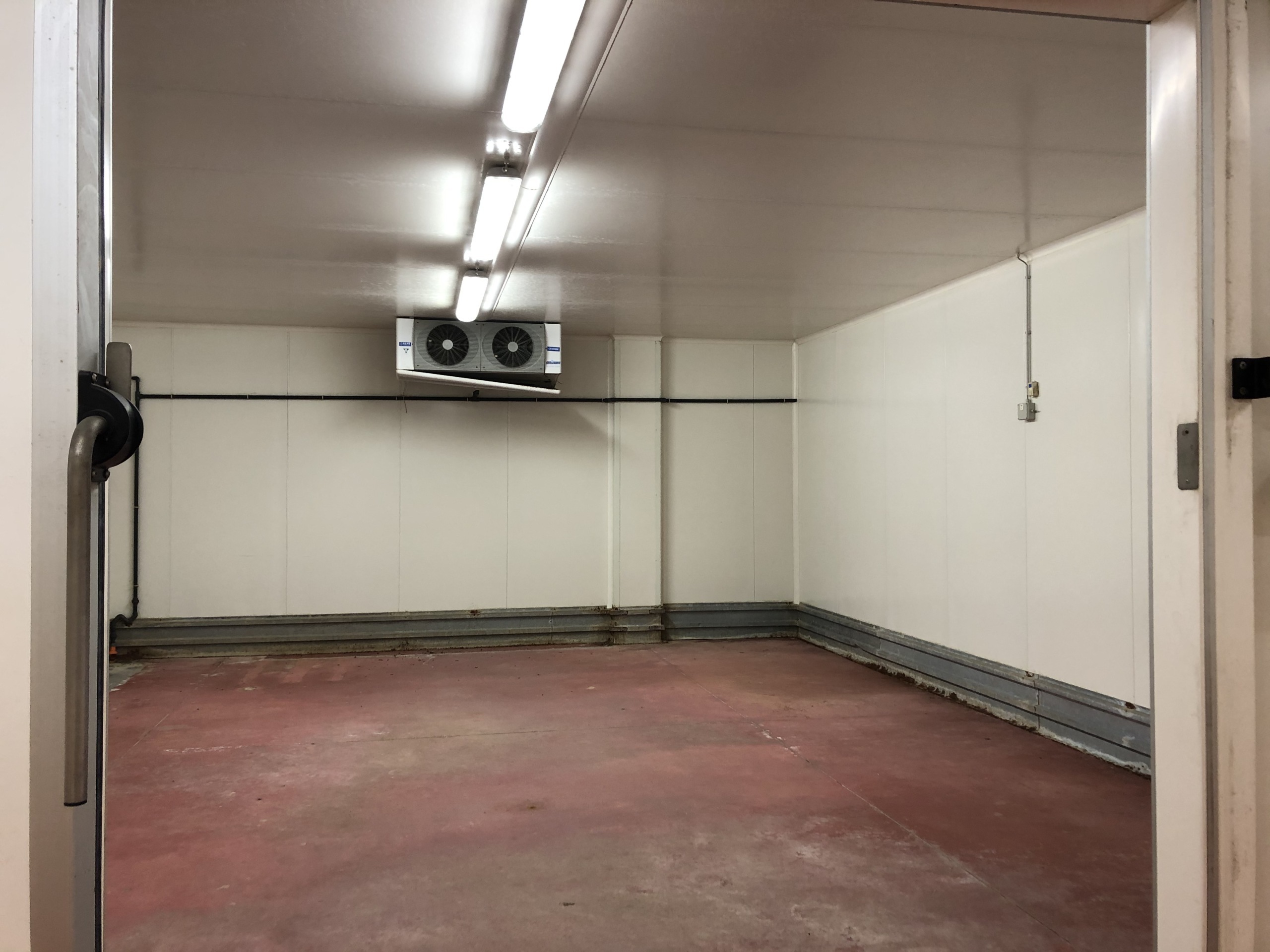 Immagine 4 di Attività artigianale in vendita  a Parma