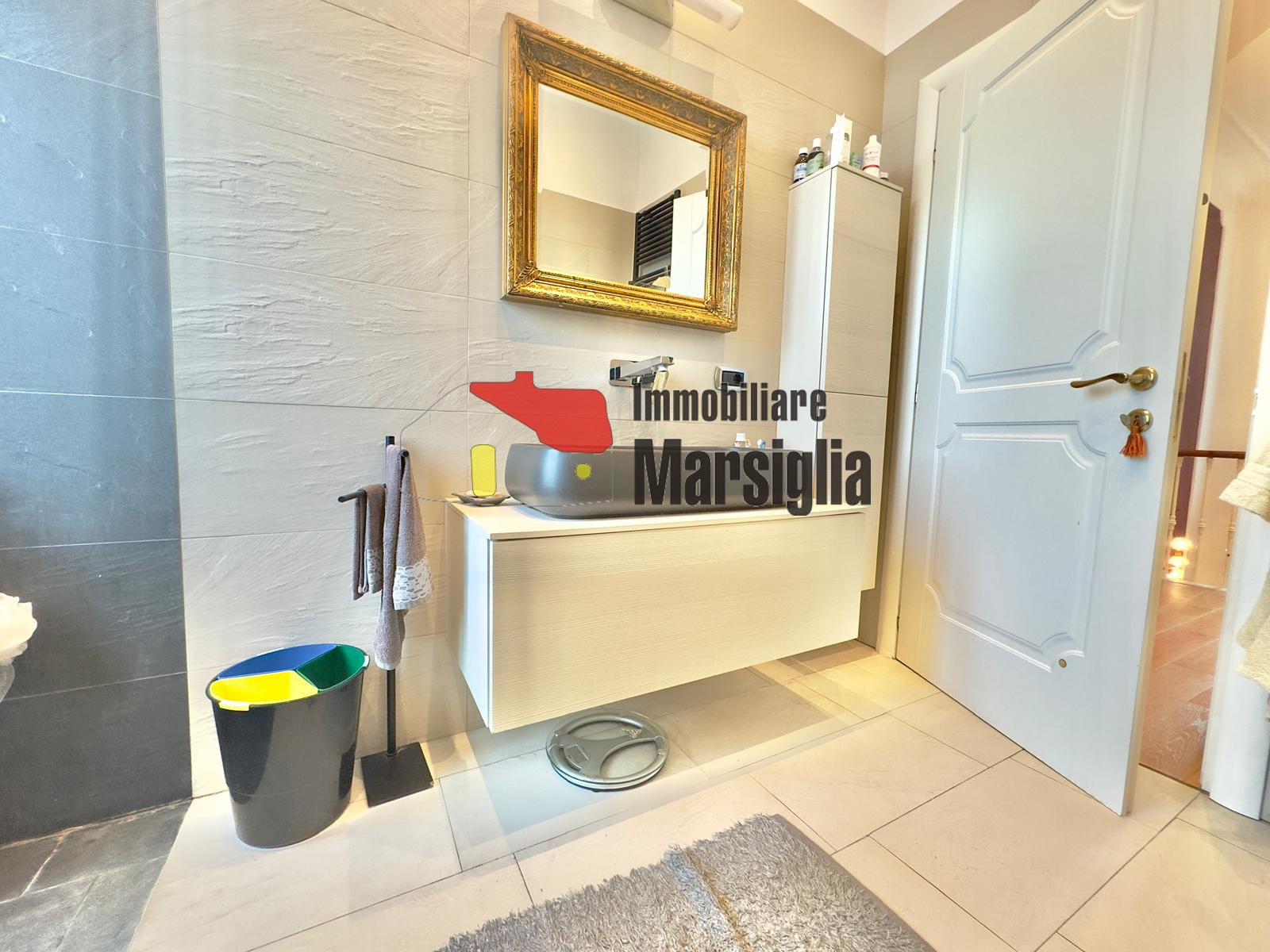 Immagine 41 di Villa in vendita  in Strada Solaro 105 a San Remo