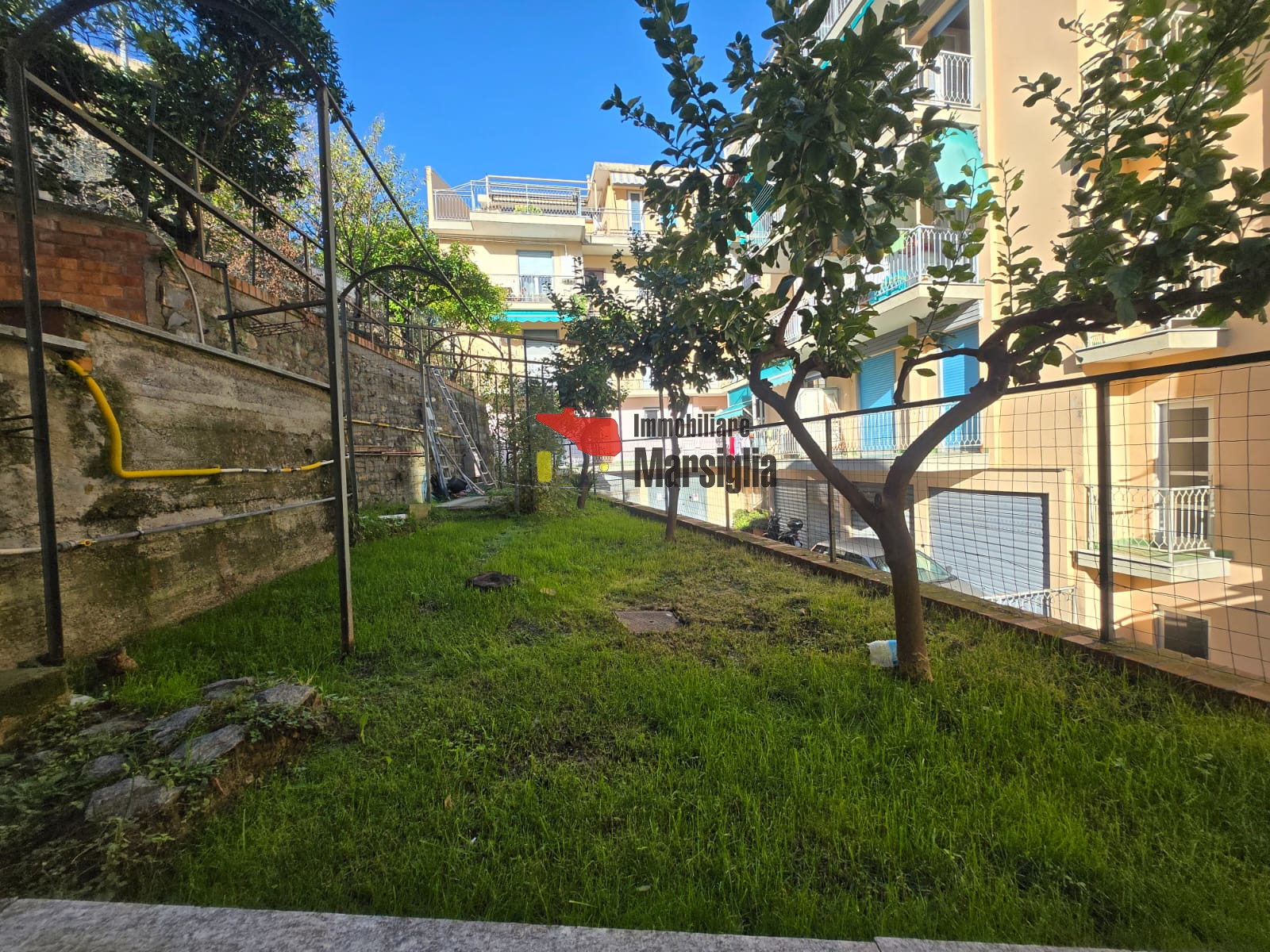 Immagine 10 di Bilocale in vendita  in Via Galileo Galilei 147 a San Remo