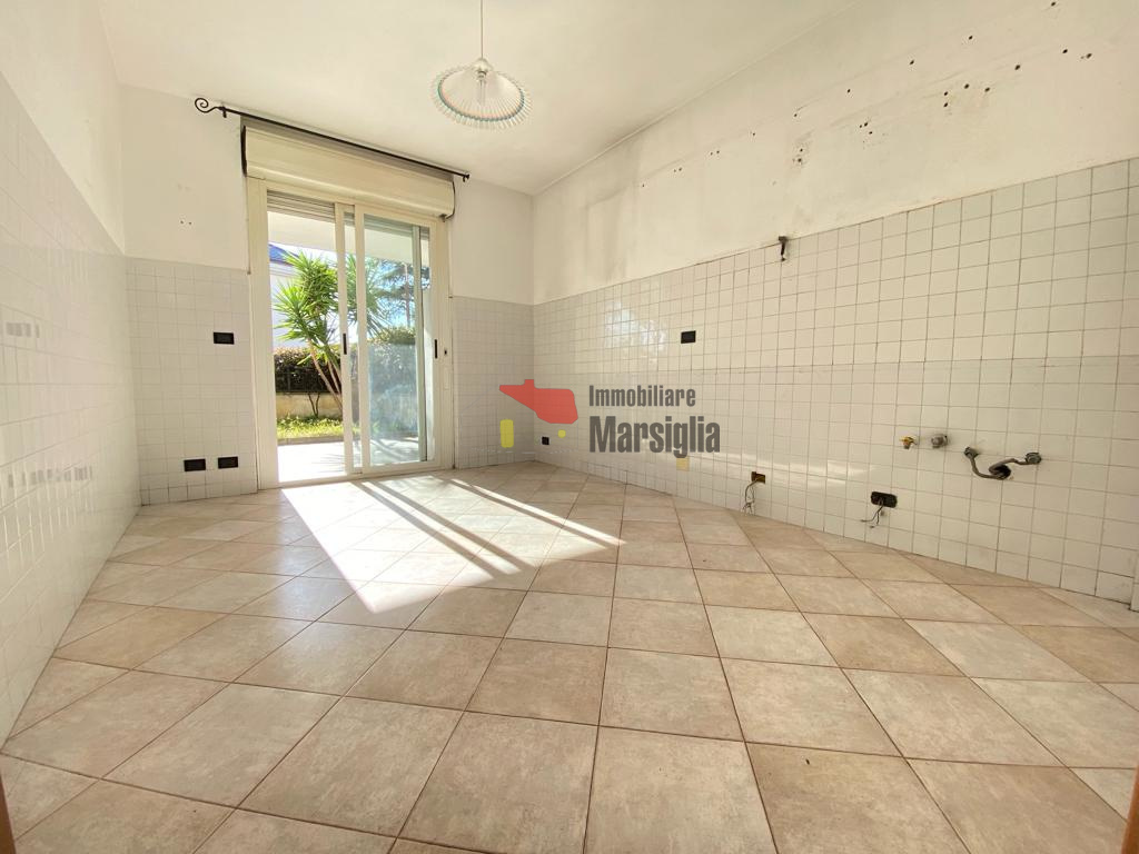 Immagine 9 di Quadrilocale in vendita  in Strada Solaro 88 a San Remo