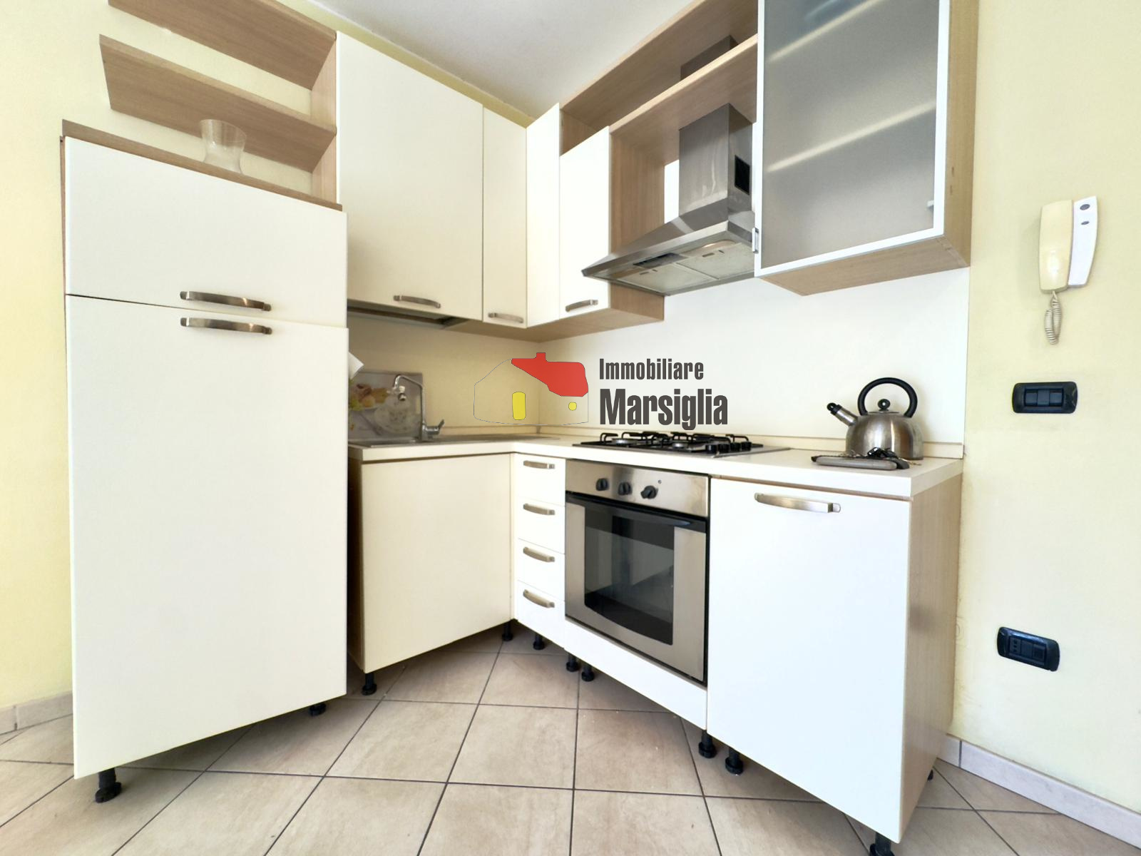 Immagine 6 di Bilocale in vendita  in Via Franco Alfano 35 a San Remo