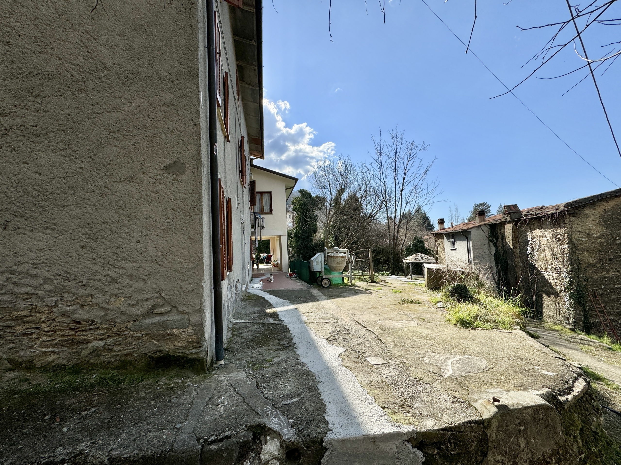 Immagine 3 di Porzione di casa in vendita  a Seravezza