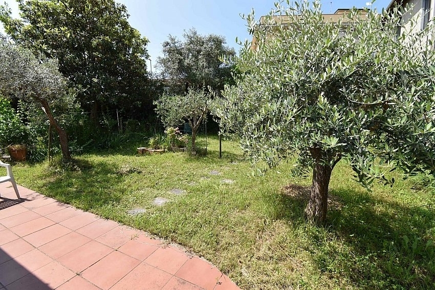 Immagine 4 di Porzione di casa in vendita  a Forte Dei Marmi