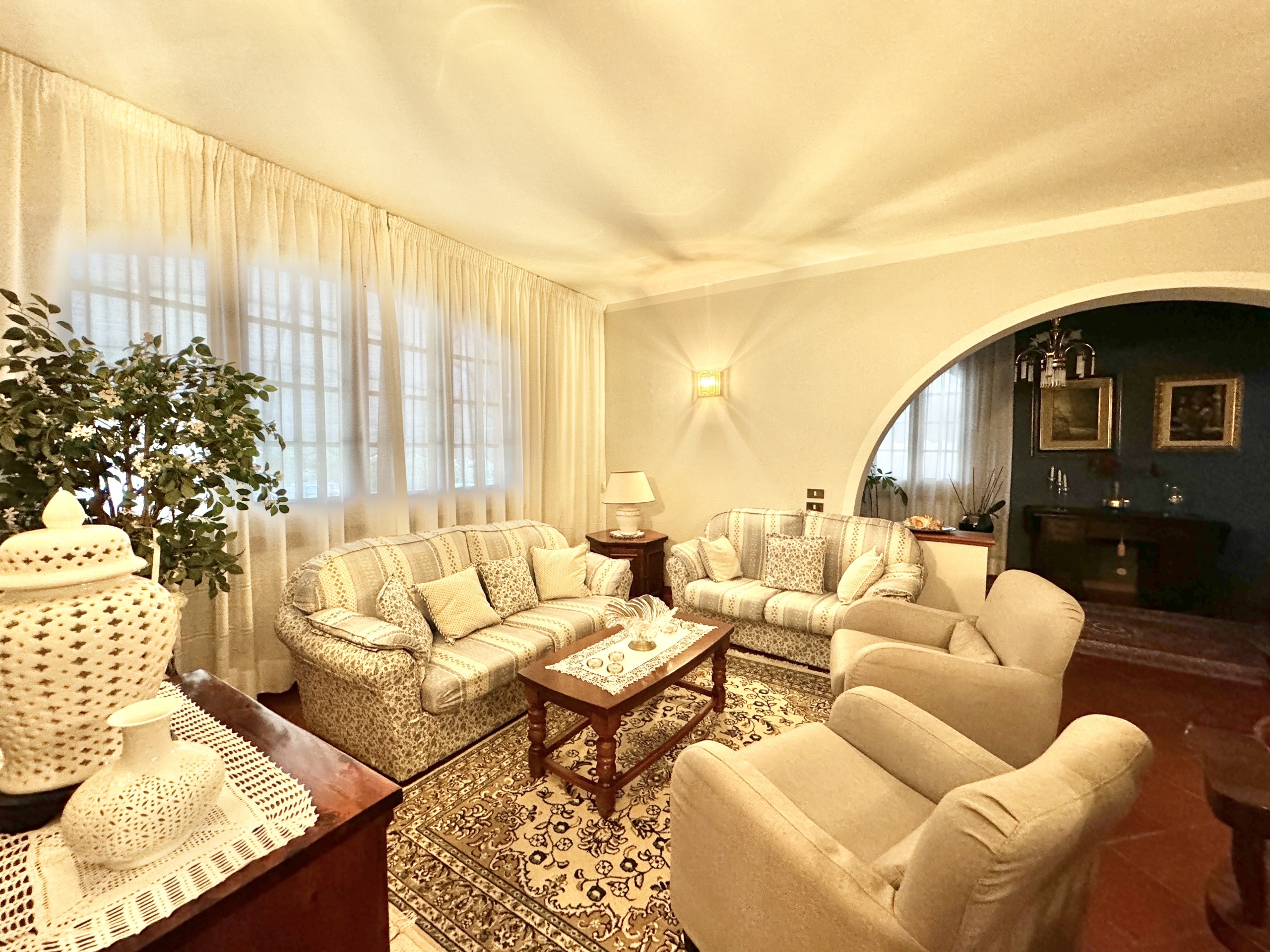 Immagine 1 di Villa in affitto  a Pietrasanta