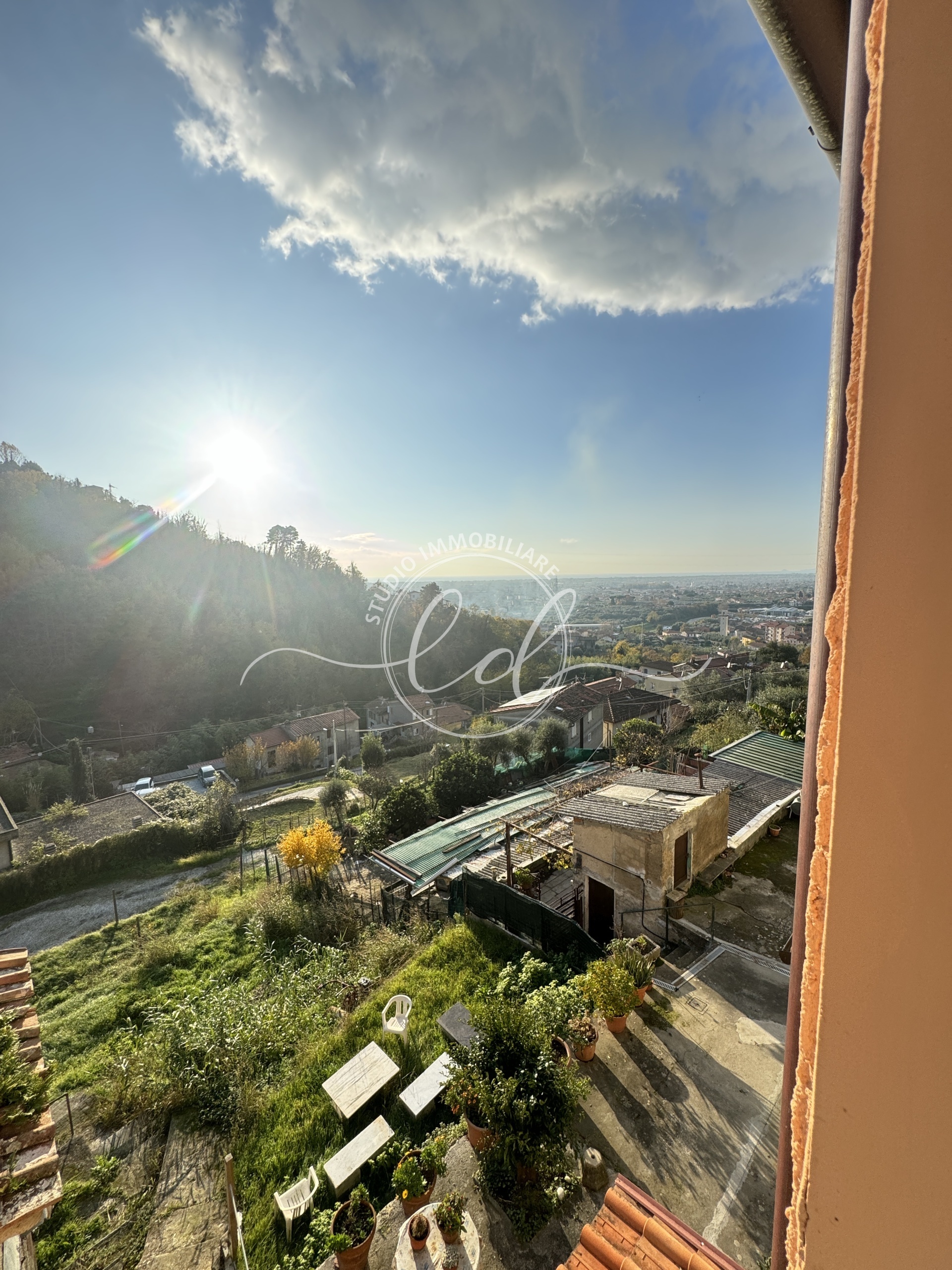 Immagine 28 di Porzione di casa in vendita  a Pietrasanta