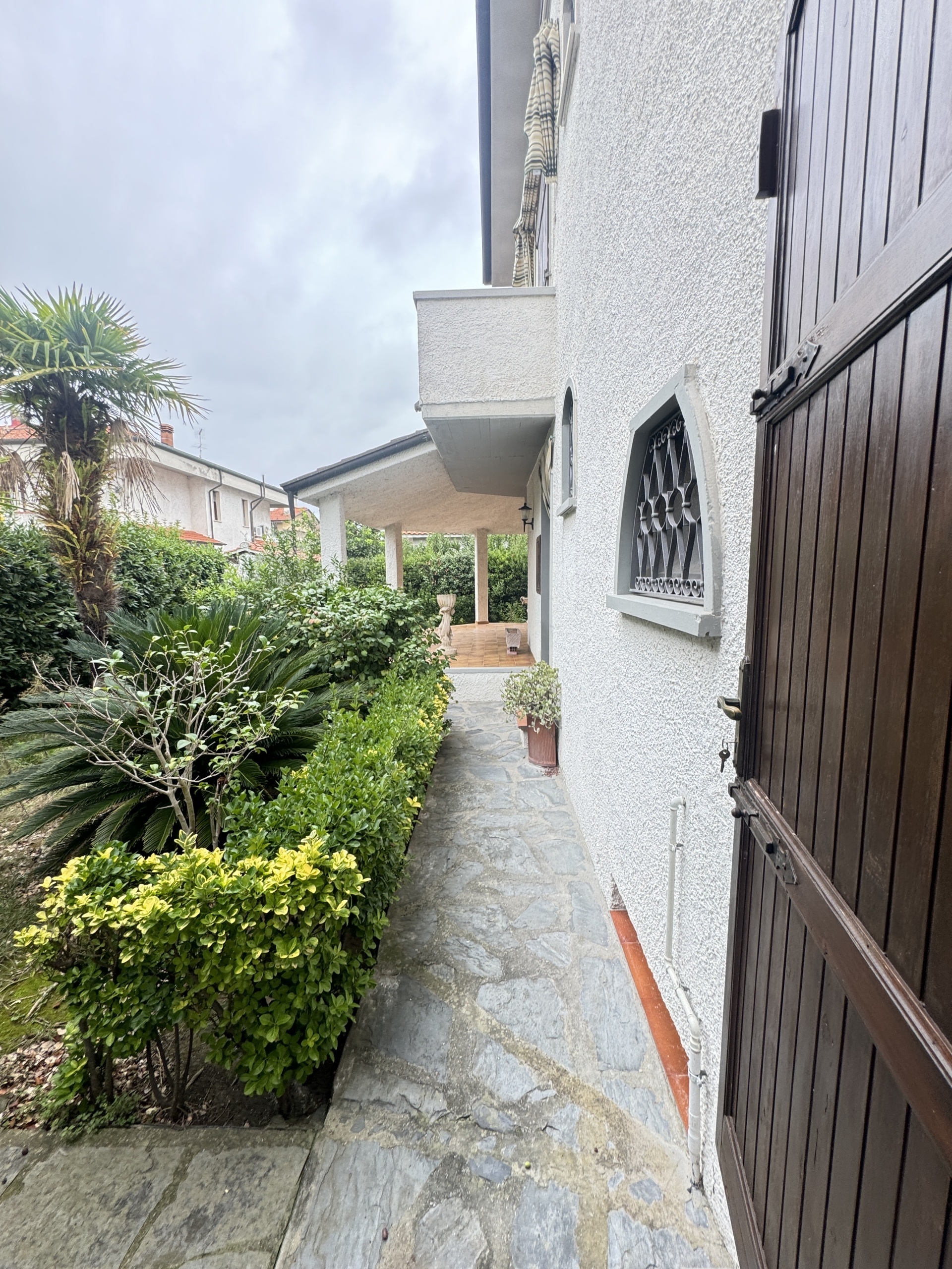 Immagine 21 di Casa indipendente in vendita  a Viareggio