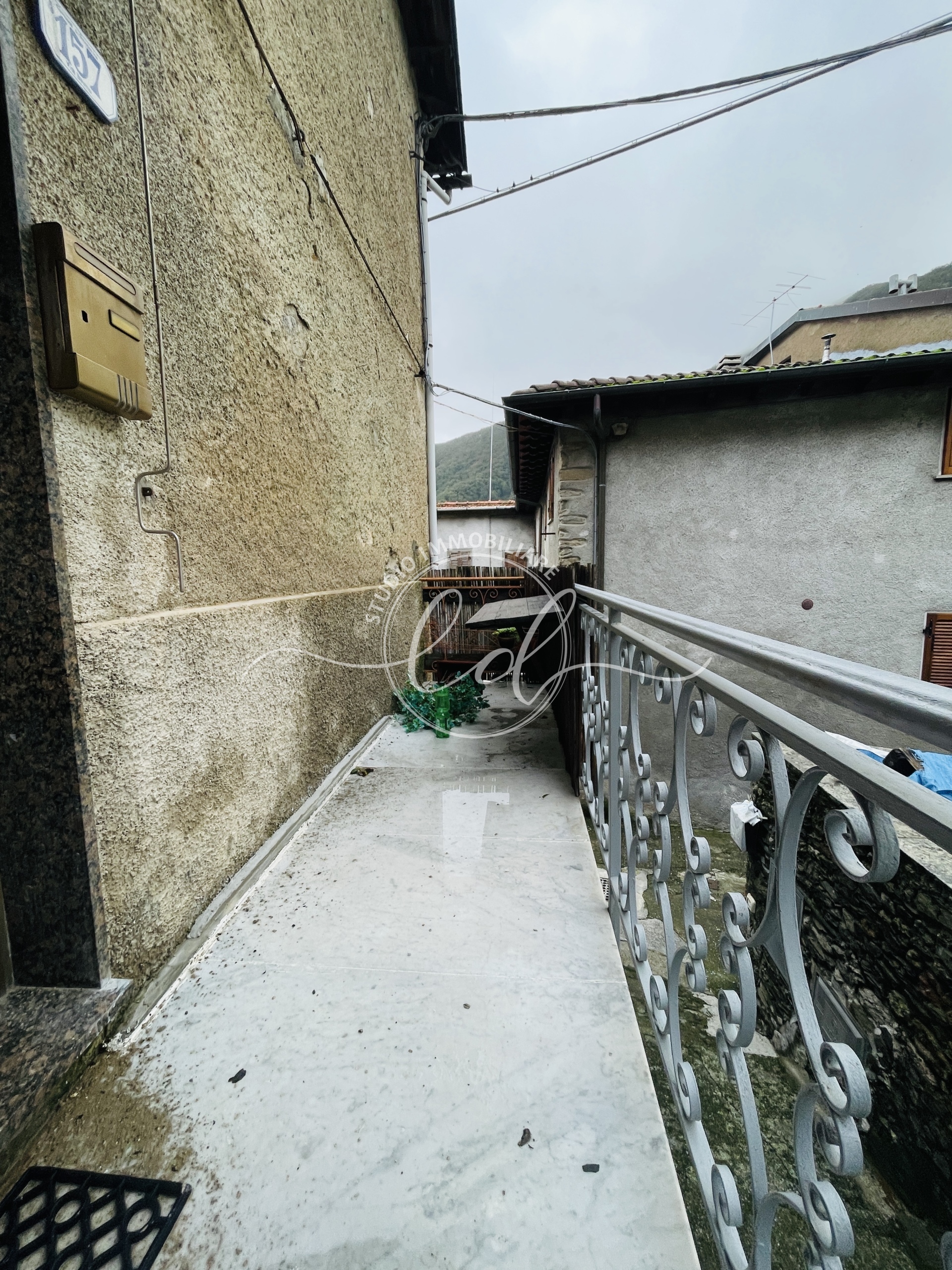 Immagine 2 di Porzione di casa in vendita  a Stazzema