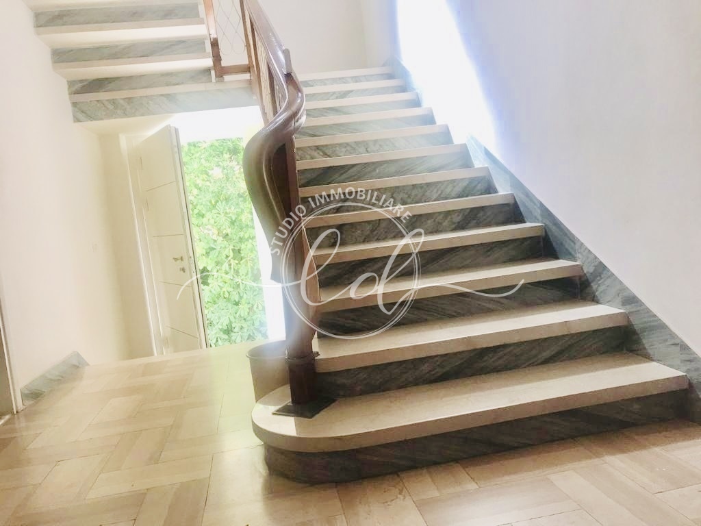 Immagine 16 di Villa in affitto  a Camaiore