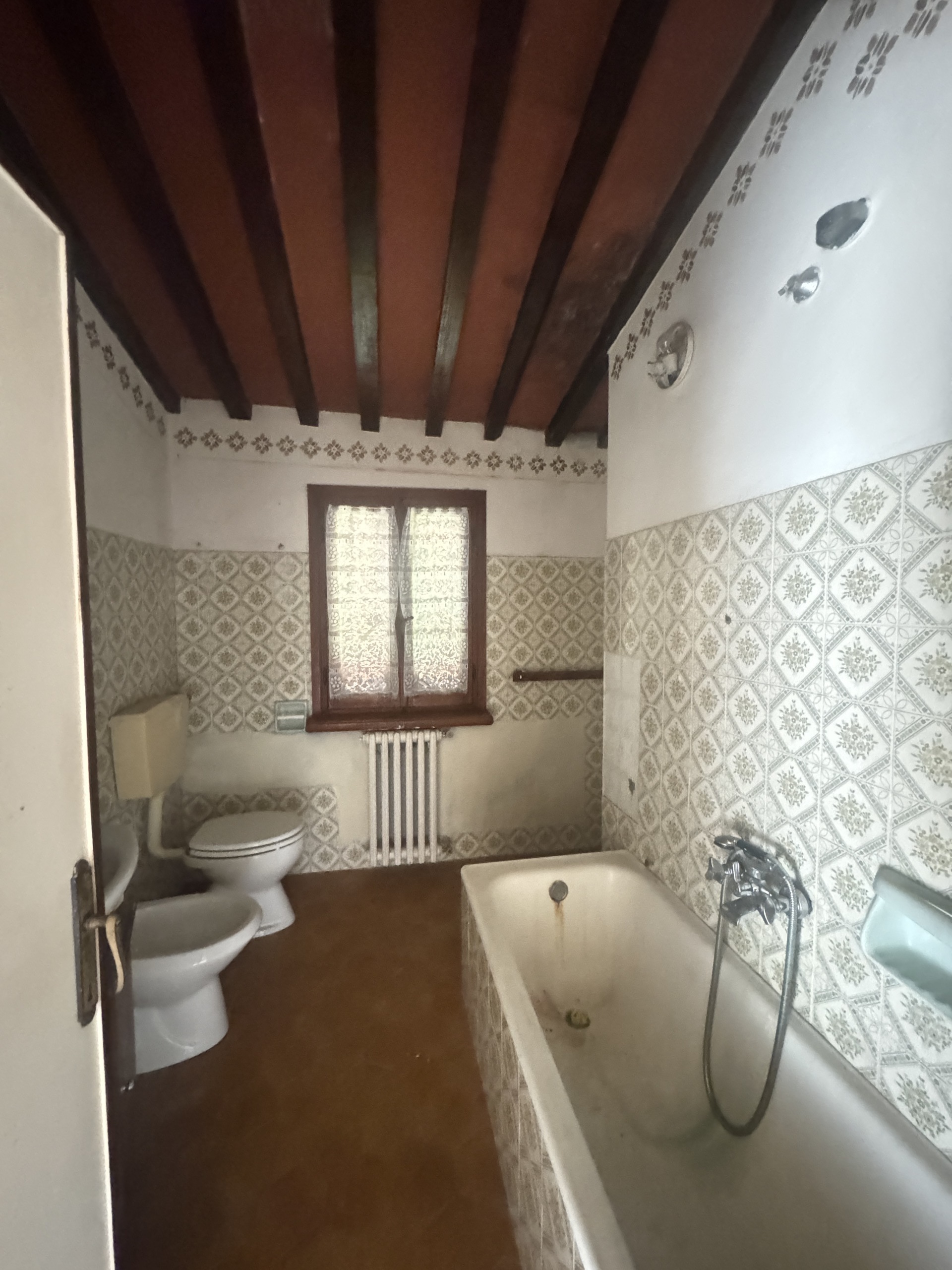 Immagine 17 di Porzione di casa in vendita  a Seravezza