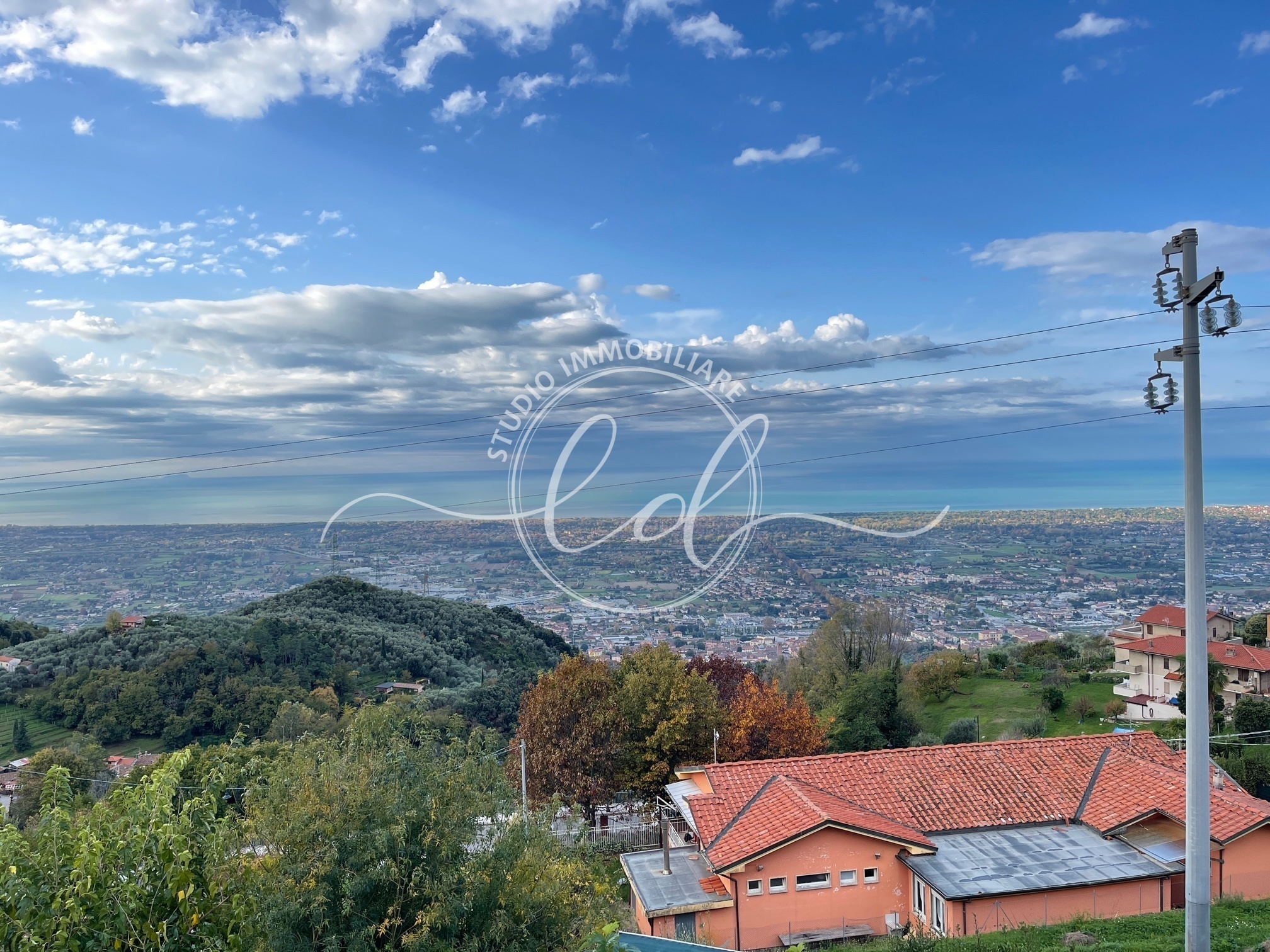 Immagine 2 di Villa in vendita  a Pietrasanta