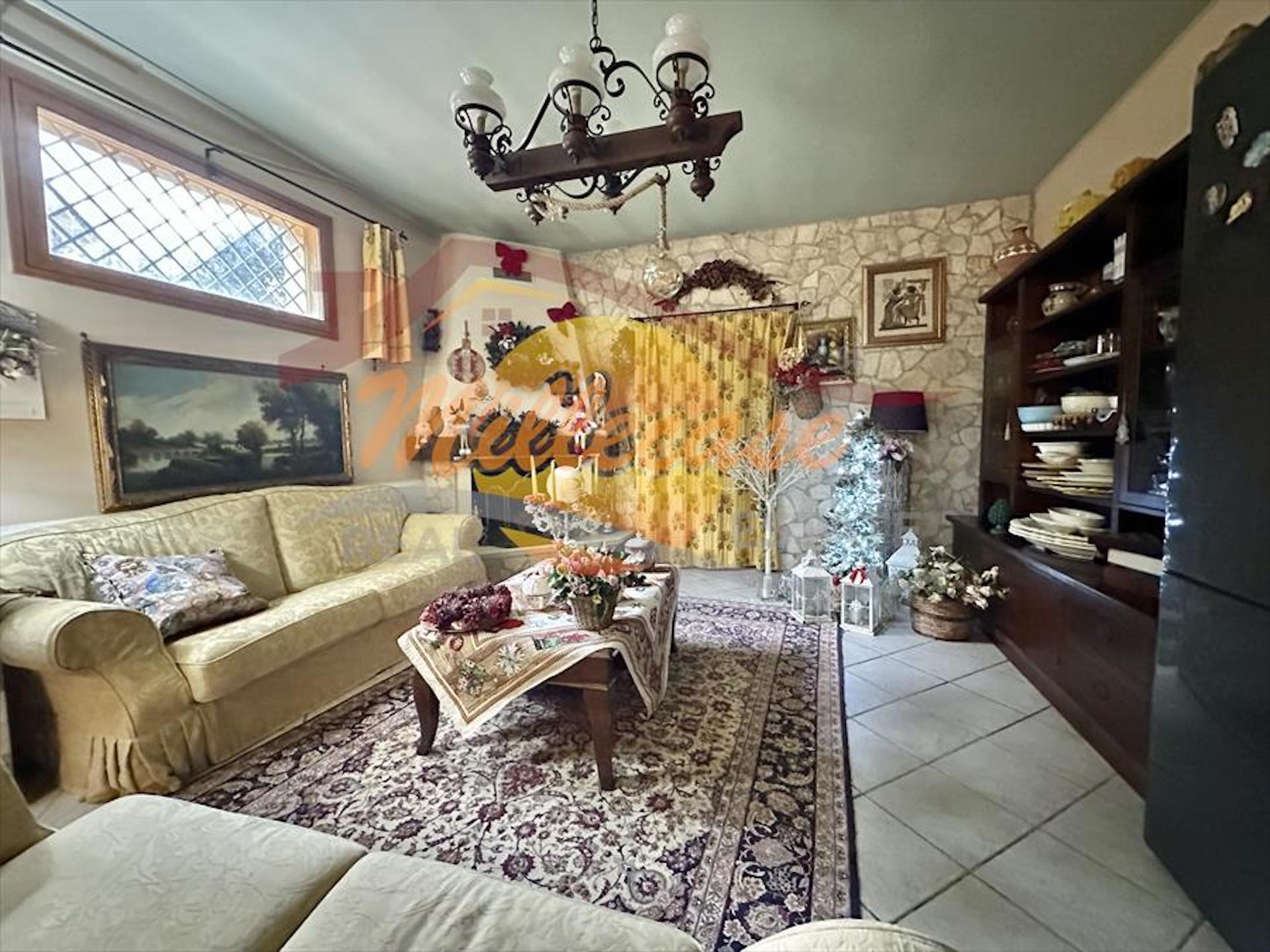 Immagine 5 di Casa bifamiliare in vendita  in Traversa Sinerchia a Siracusa