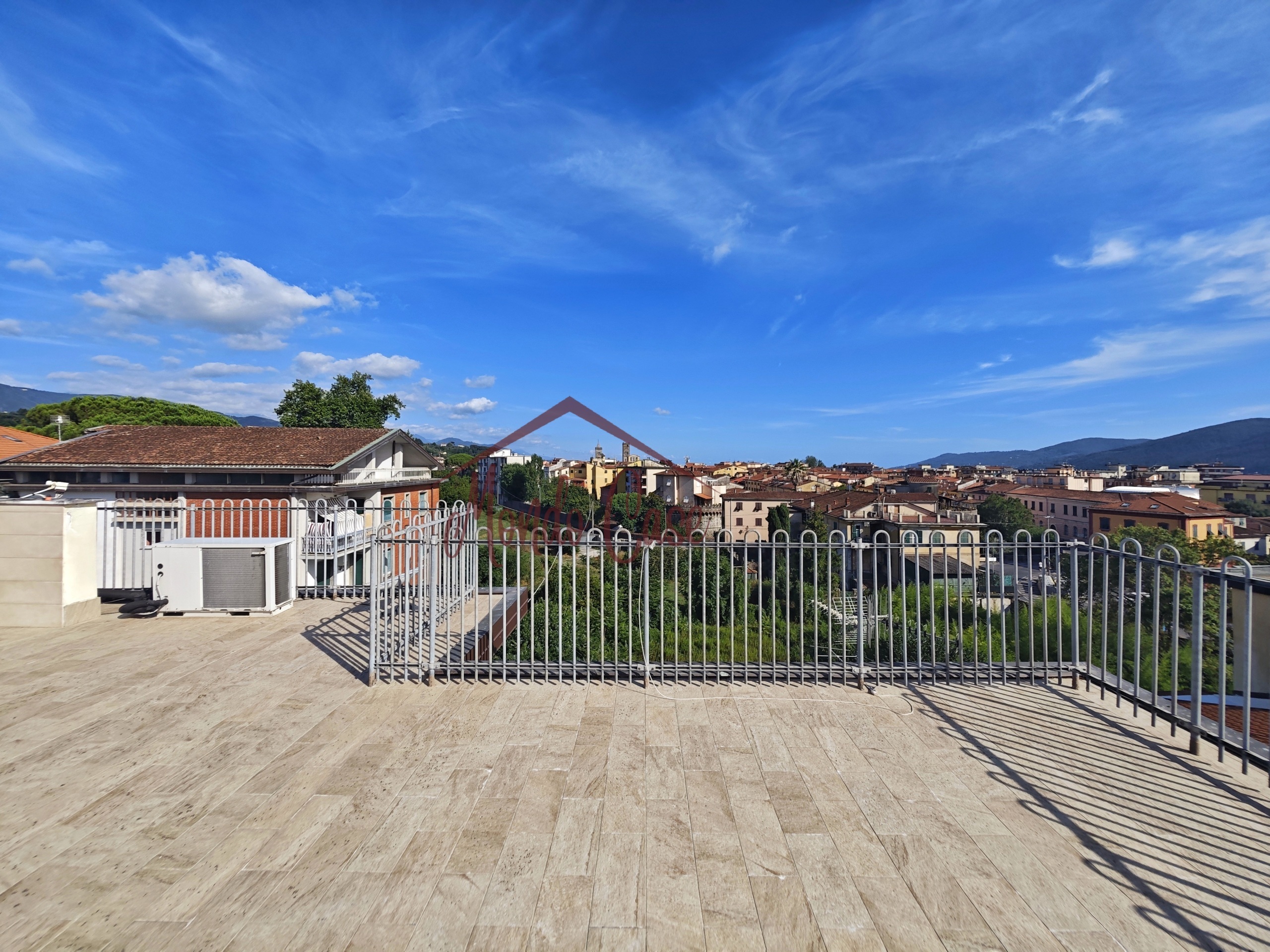 Immagine 67 di Attico in vendita  in Via Bertoloni 2 a Sarzana