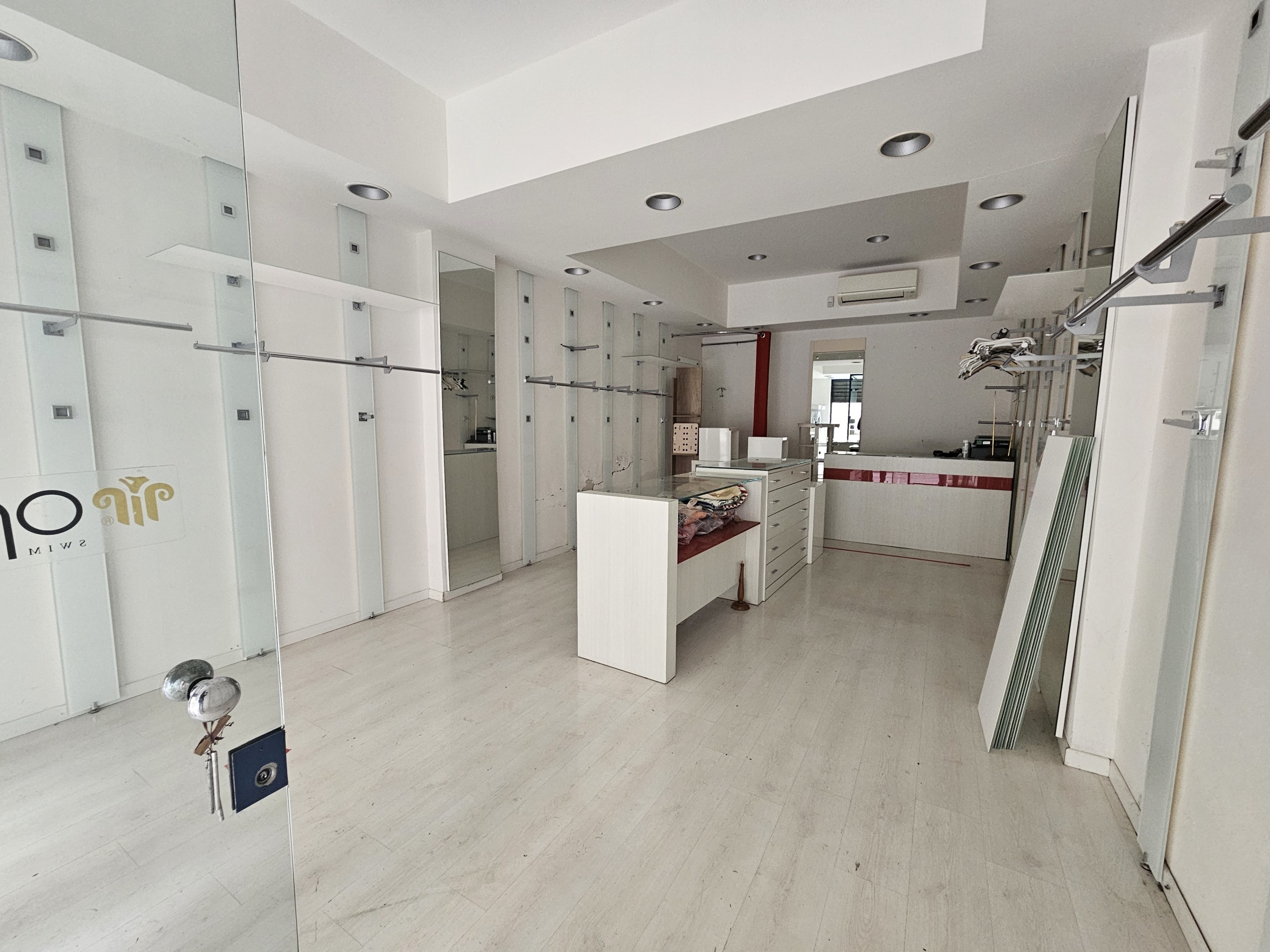 Immagine 2 di Locale commerciale in vendita  in Via Pietro Gori 32 a Sarzana