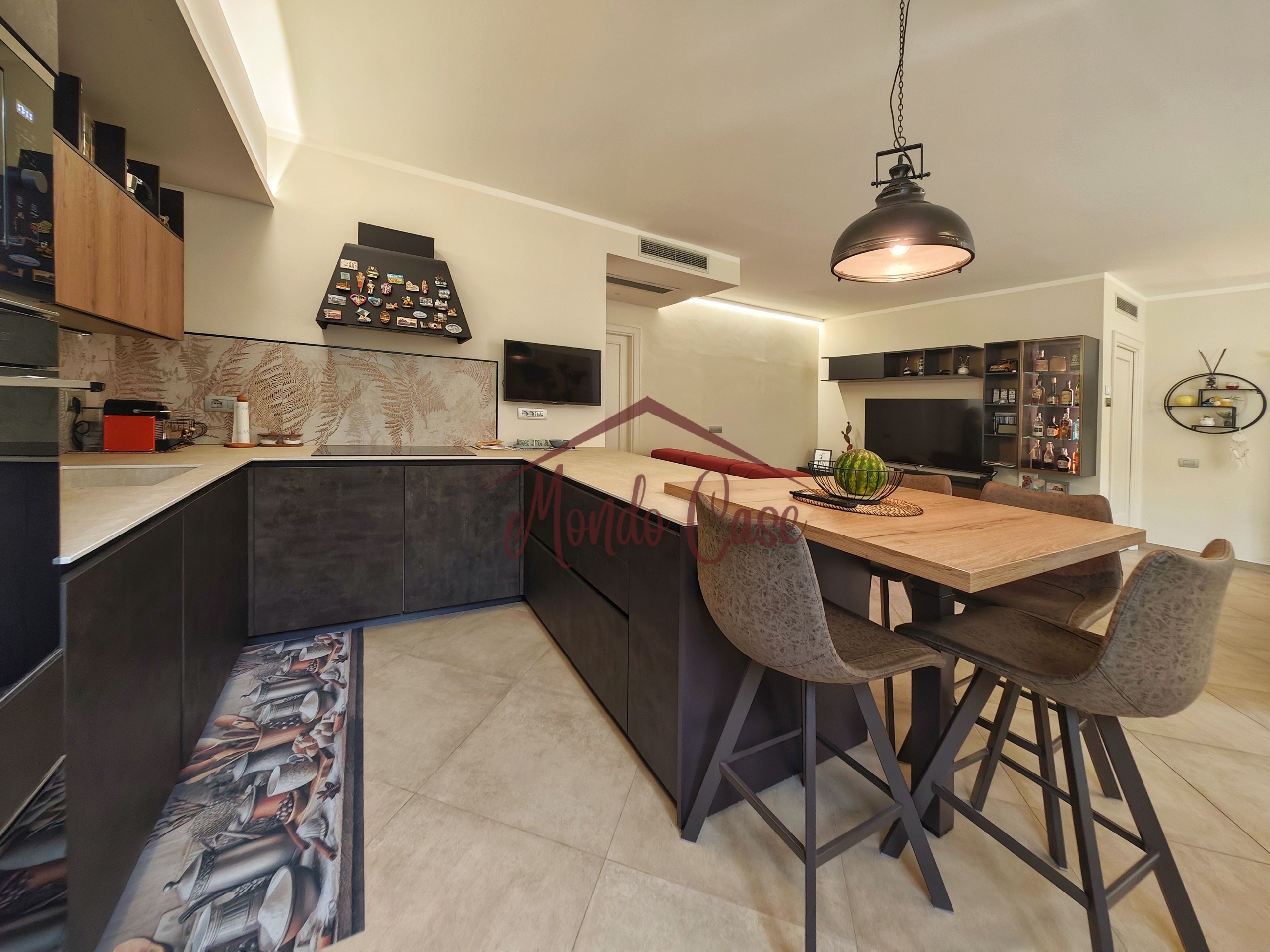 Immagine 22 di Attico in vendita  in Via Bertoloni 2 a Sarzana