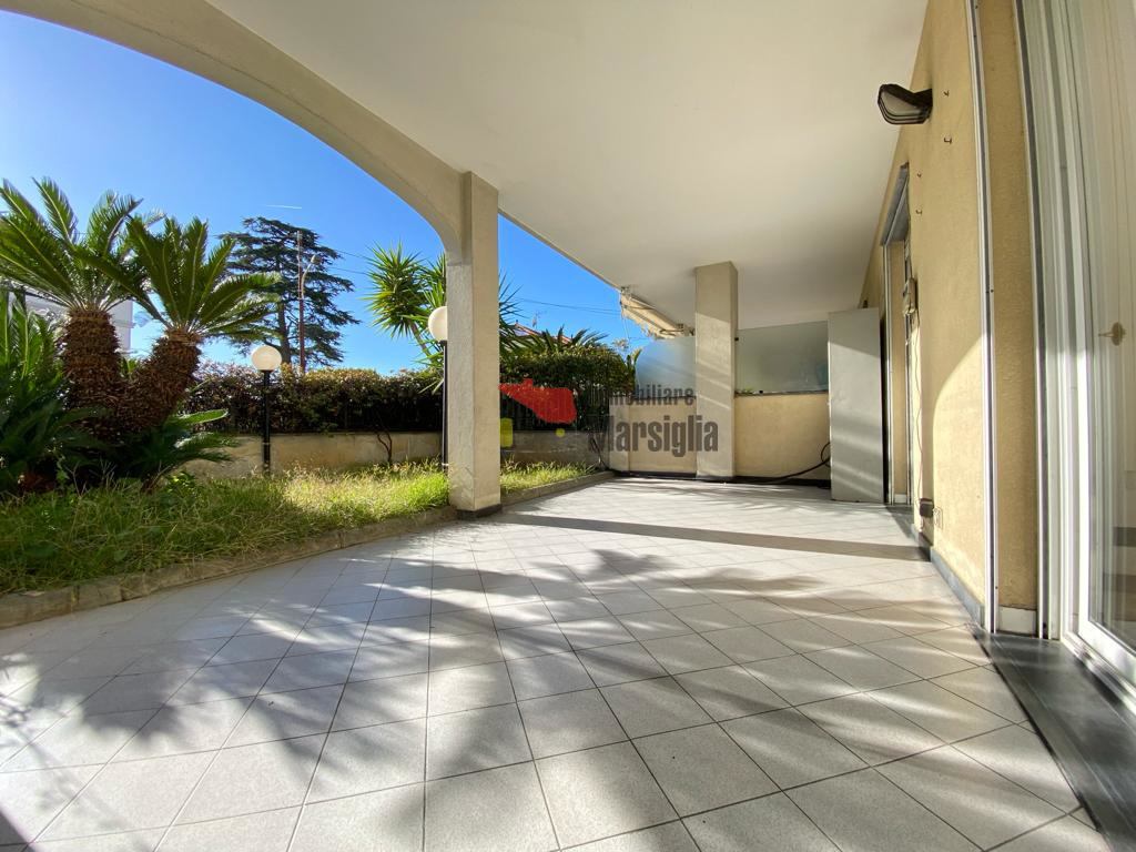 Immagine 2 di Quadrilocale in vendita  in Strada Solaro 88 a San Remo