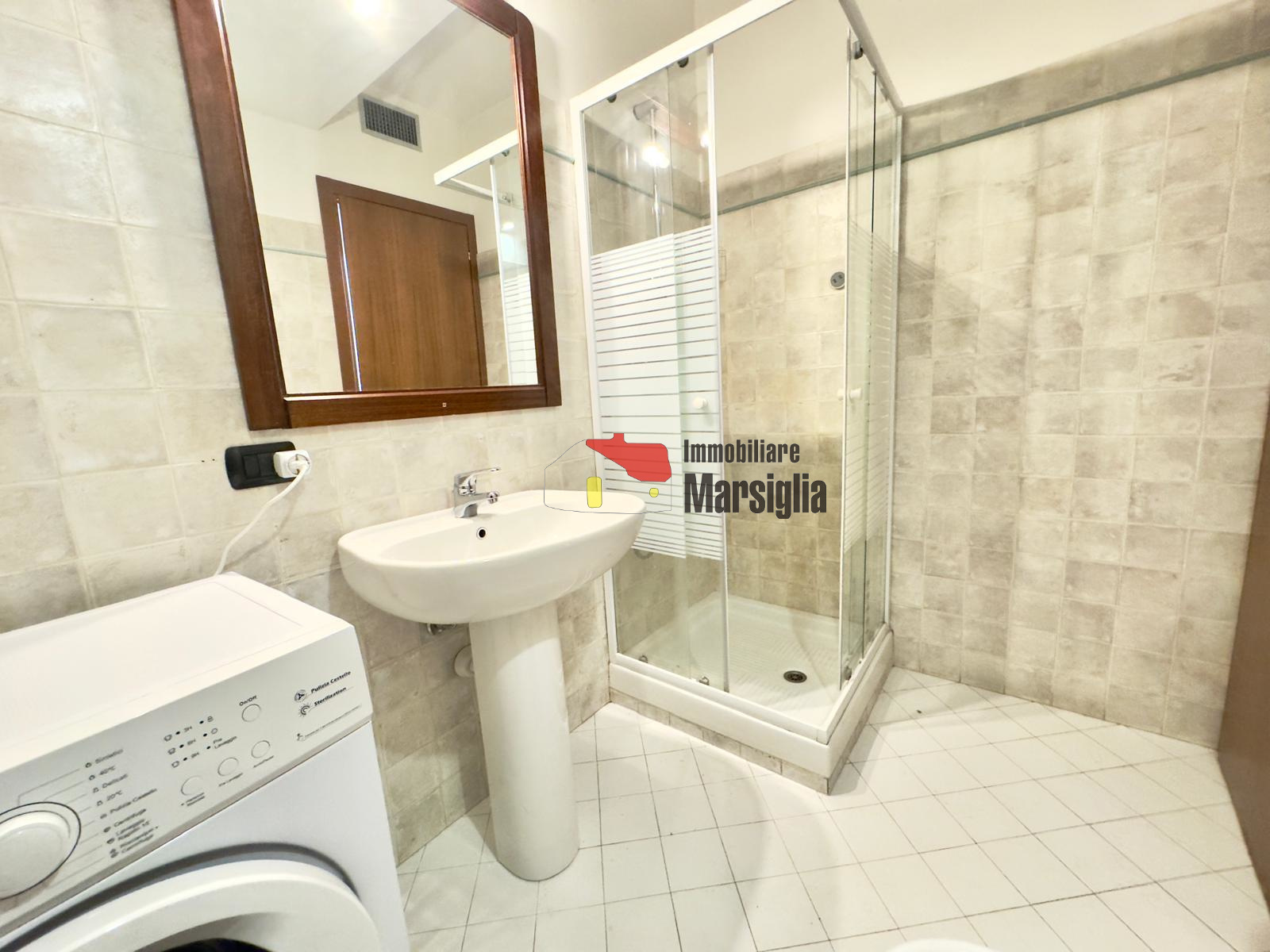 Immagine 15 di Bilocale in vendita  in Via Franco Alfano 35 a San Remo