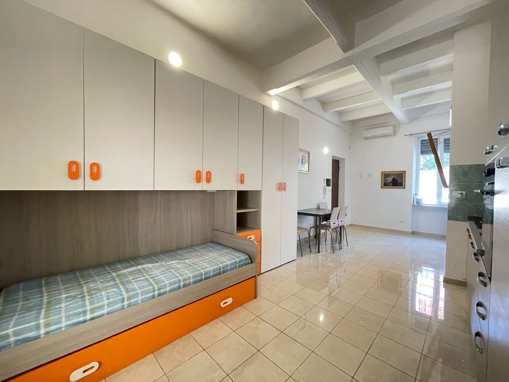 Immagine 9 di Palazzo in vendita  a Torino