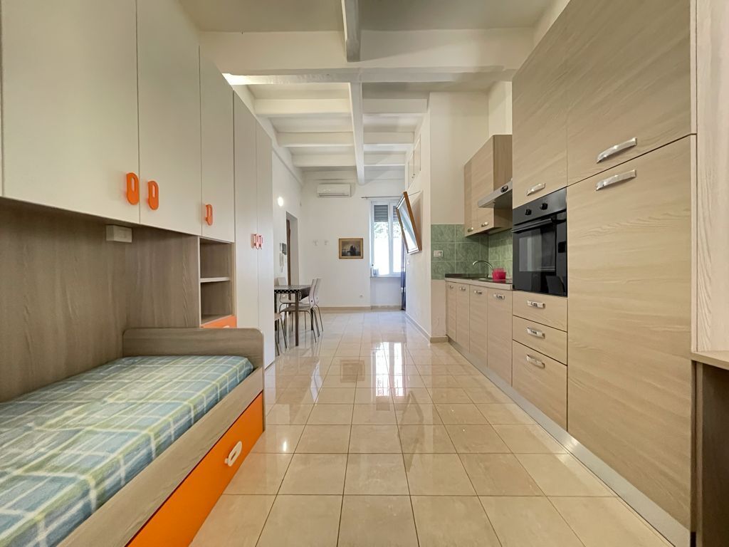 Immagine 10 di Palazzo in vendita  a Torino