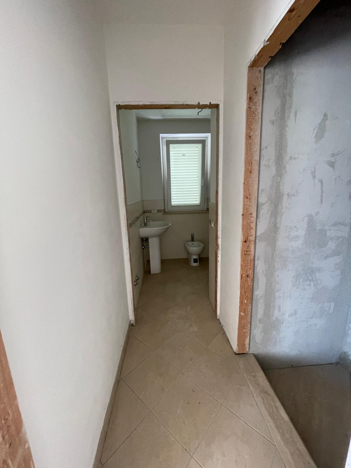 Immagine 21 di Villa in vendita  a Camaiore